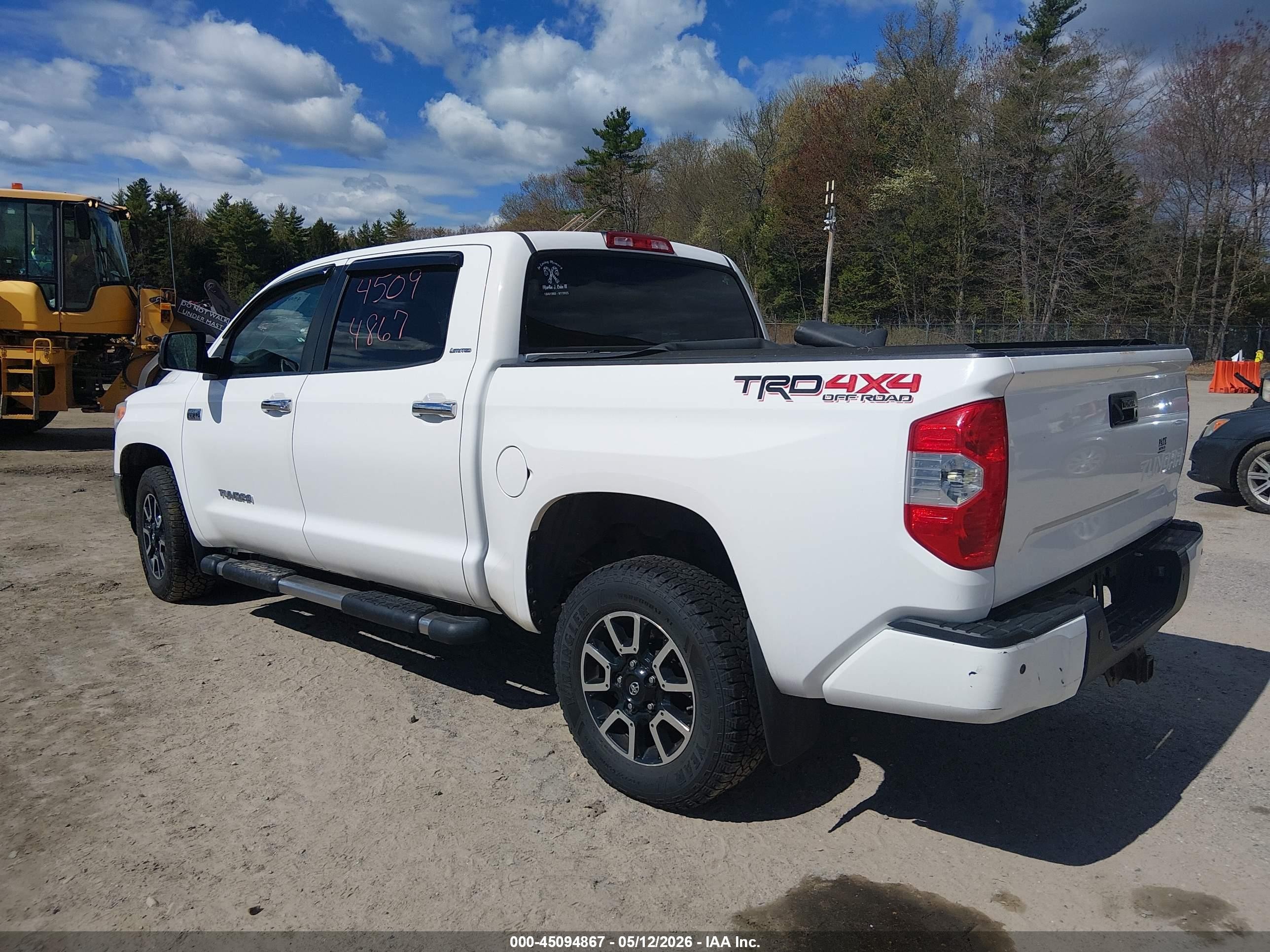 2015 Toyota Tundra Limited 5.7l V8 White vin: 5TFHY5F1XFX489287