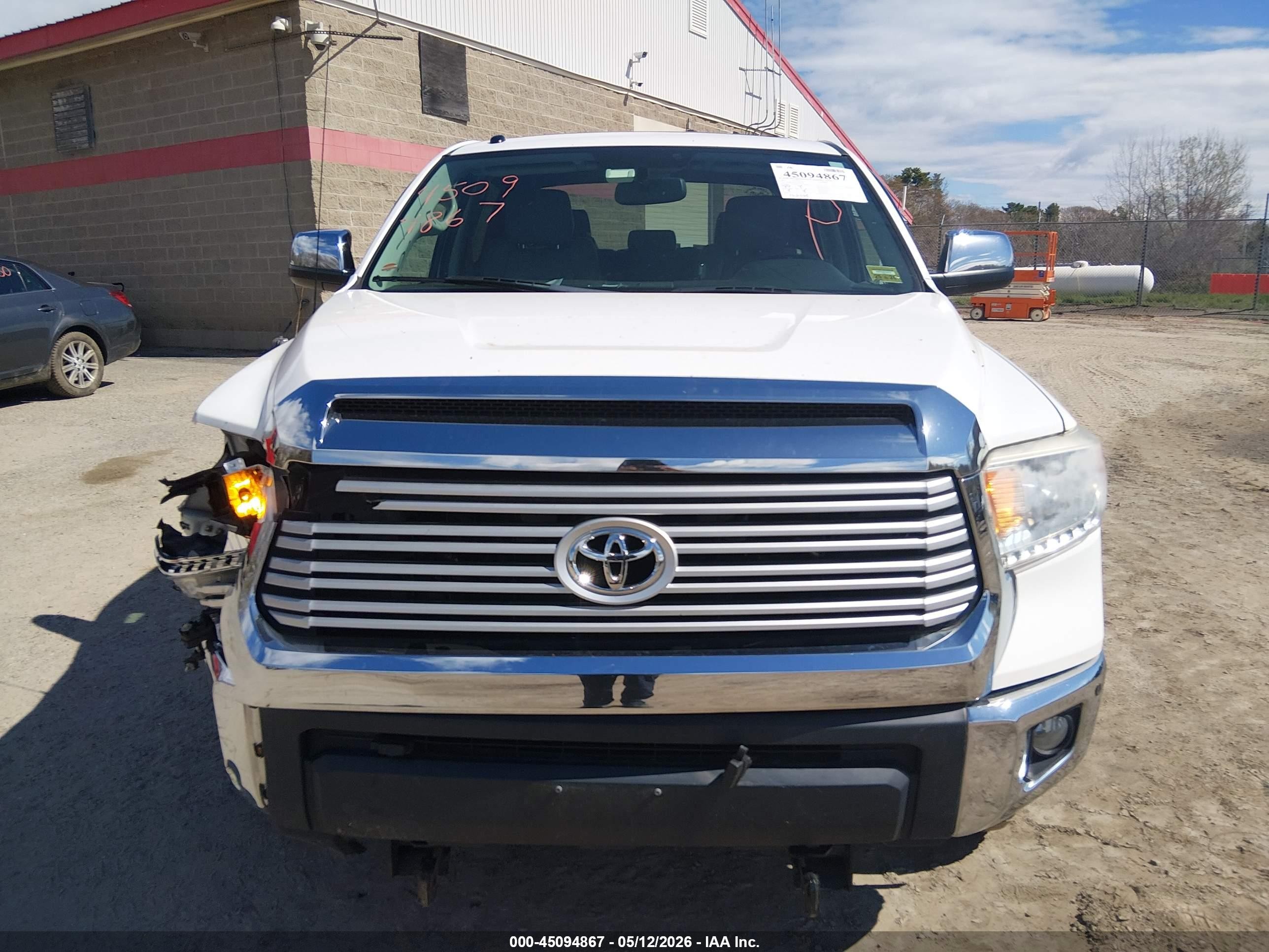 2015 Toyota Tundra Limited 5.7l V8 White vin: 5TFHY5F1XFX489287