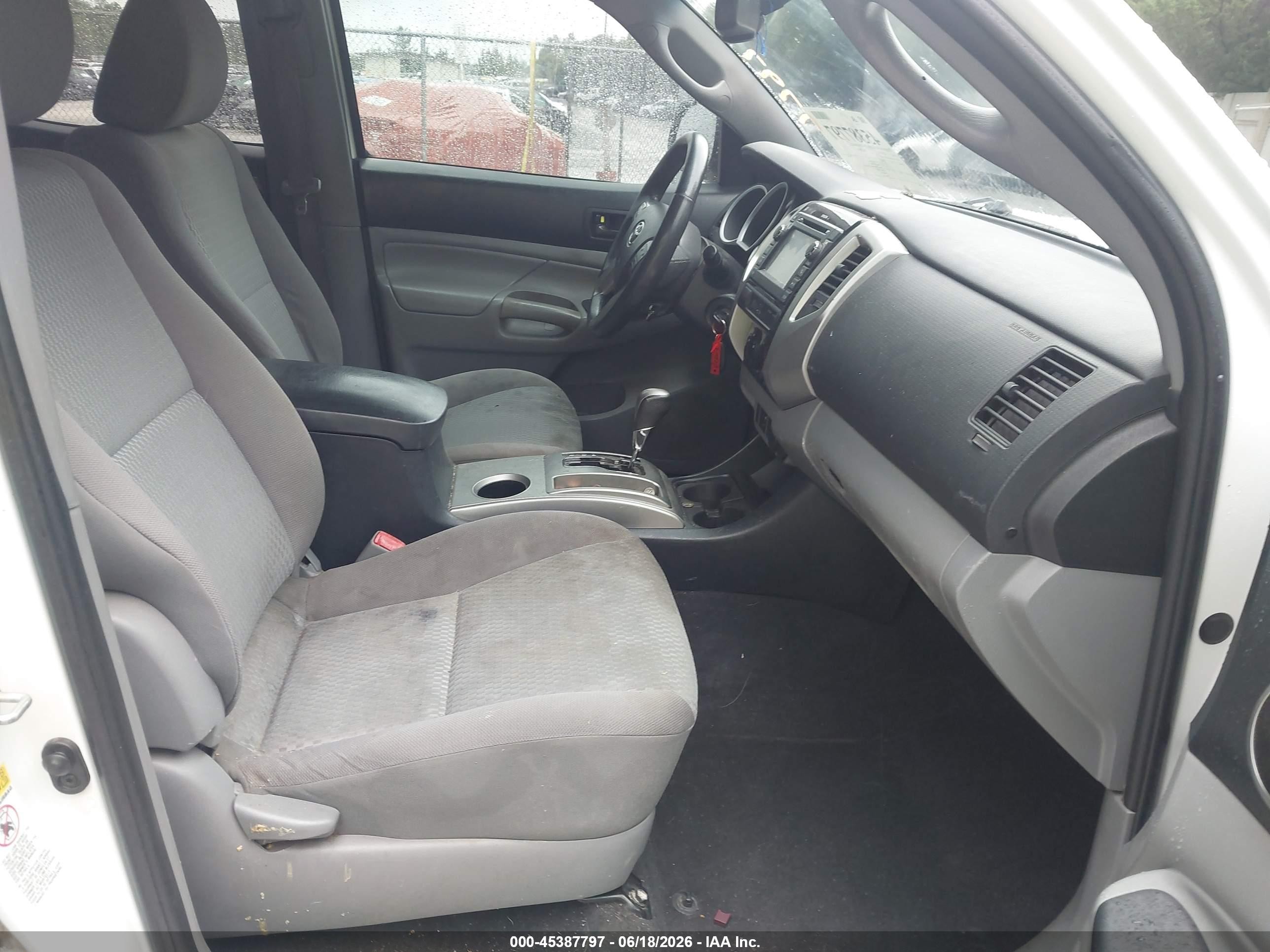 2013 Toyota Tacoma Prerunner V6 White vin: 5TFJU4GN0DX047494