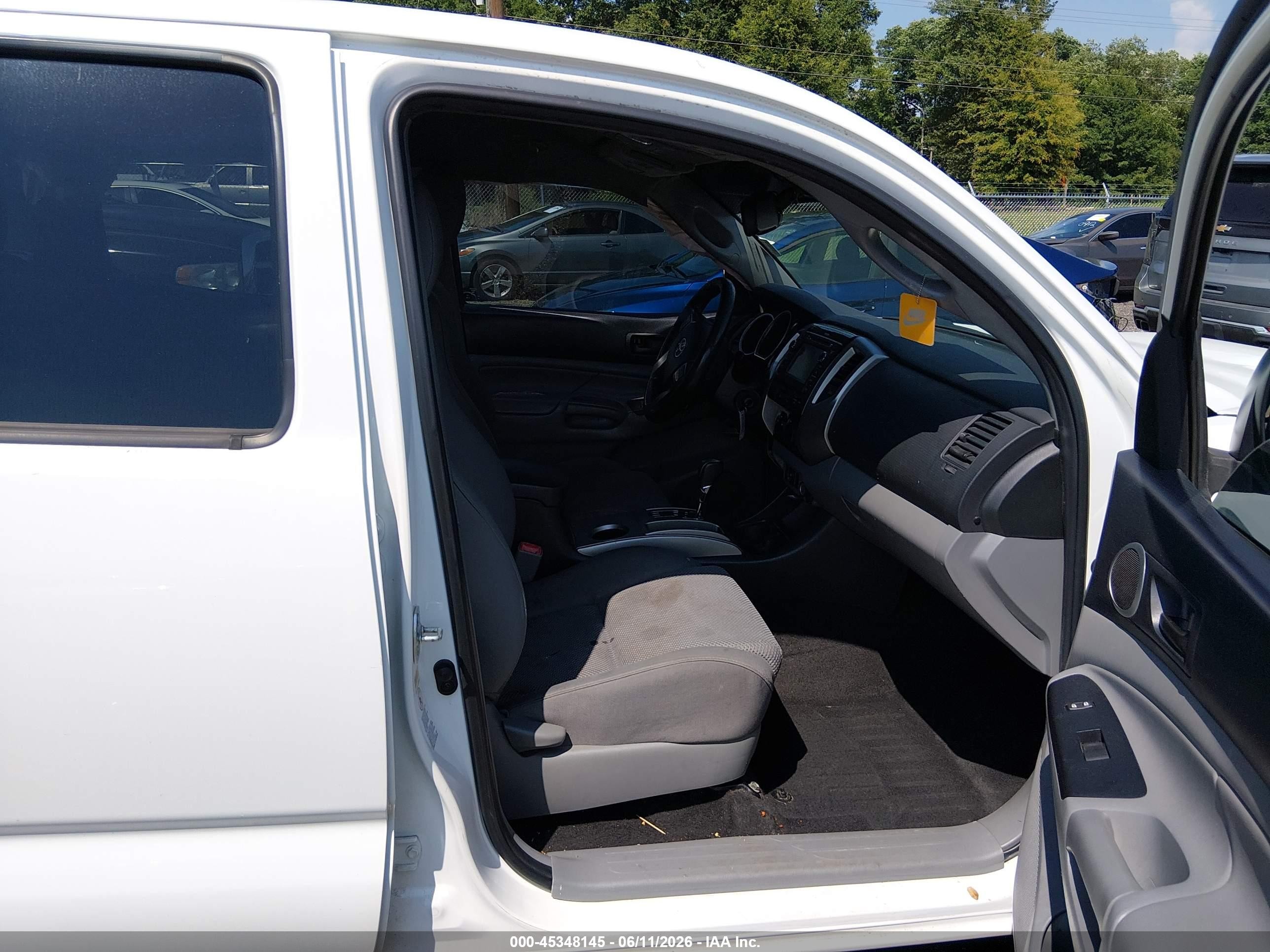 2013 Toyota Tacoma Prerunner V6 White vin: 5TFJU4GN1DX030073