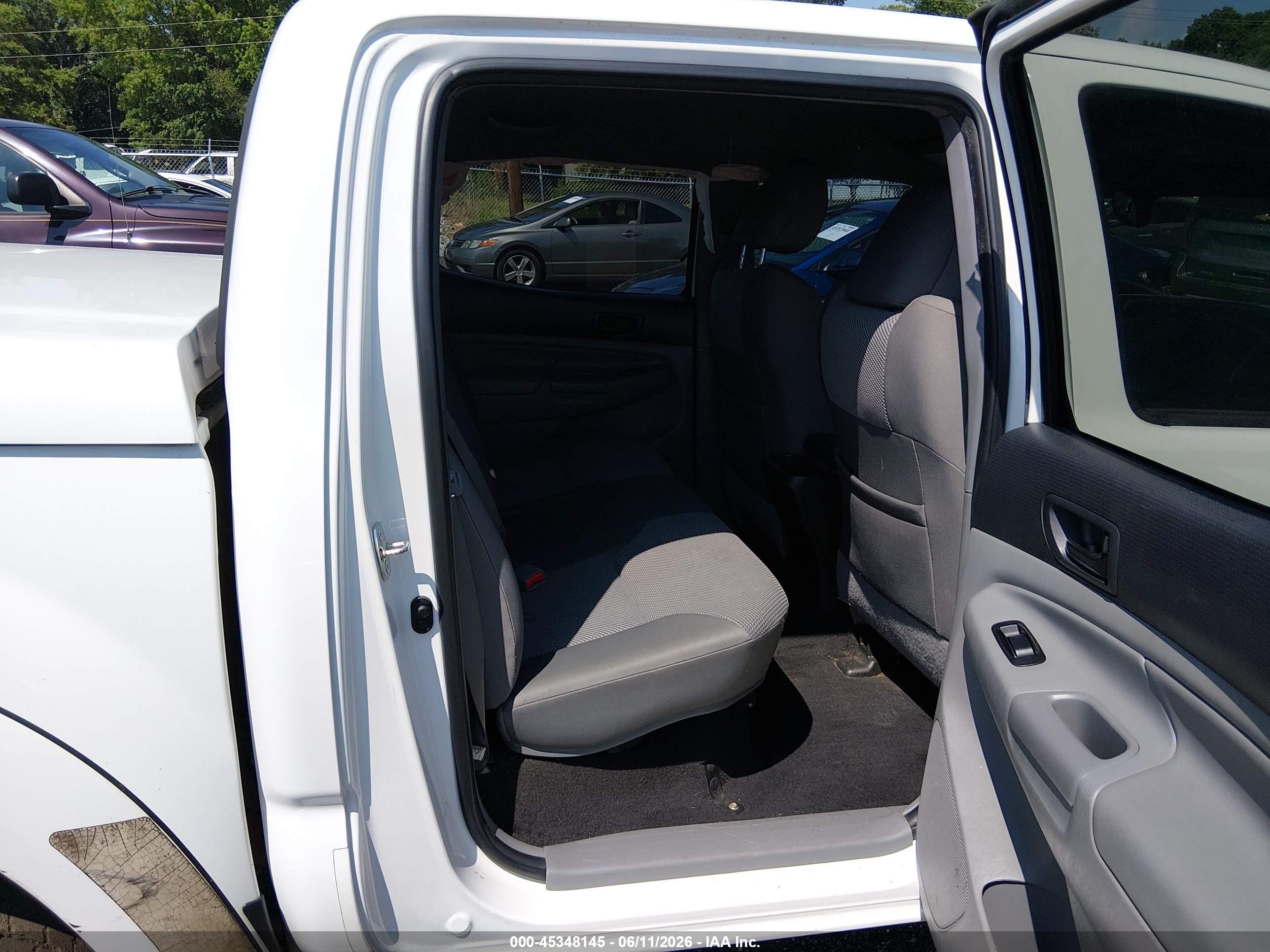 2013 Toyota Tacoma Prerunner V6 White vin: 5TFJU4GN1DX030073