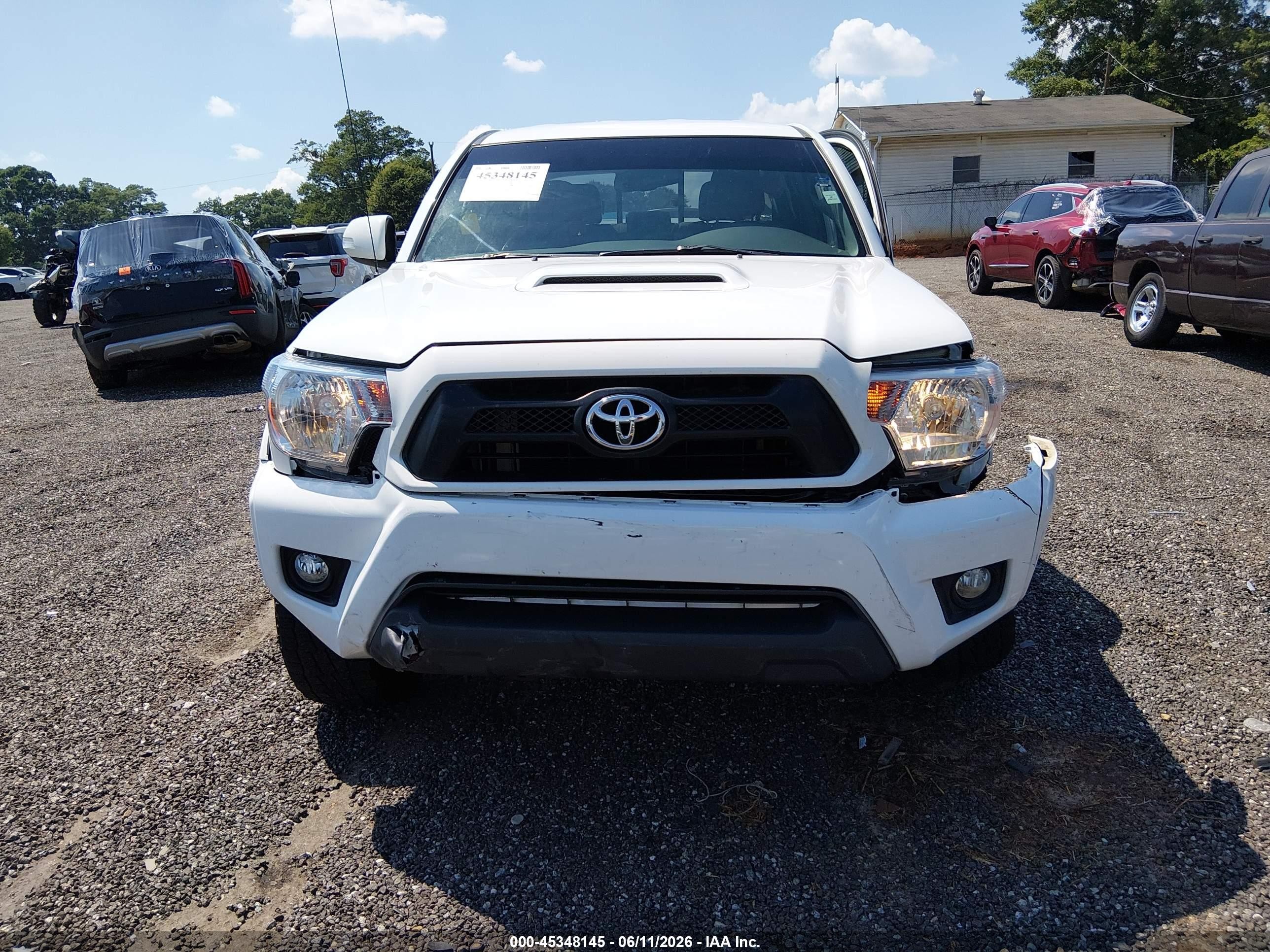 2013 Toyota Tacoma Prerunner V6 White vin: 5TFJU4GN1DX030073