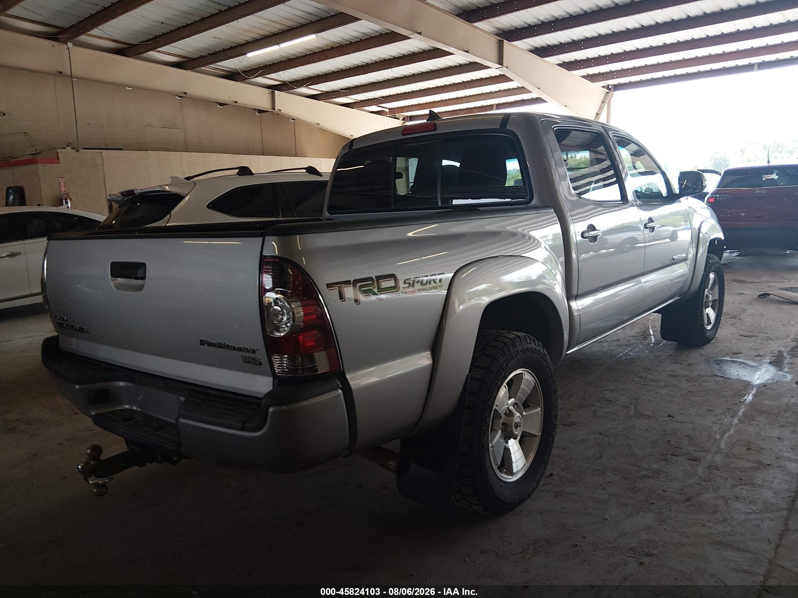 2015 Toyota Tacoma Prerunner V6 Серебряный vin: 5TFJU4GN2FX081861