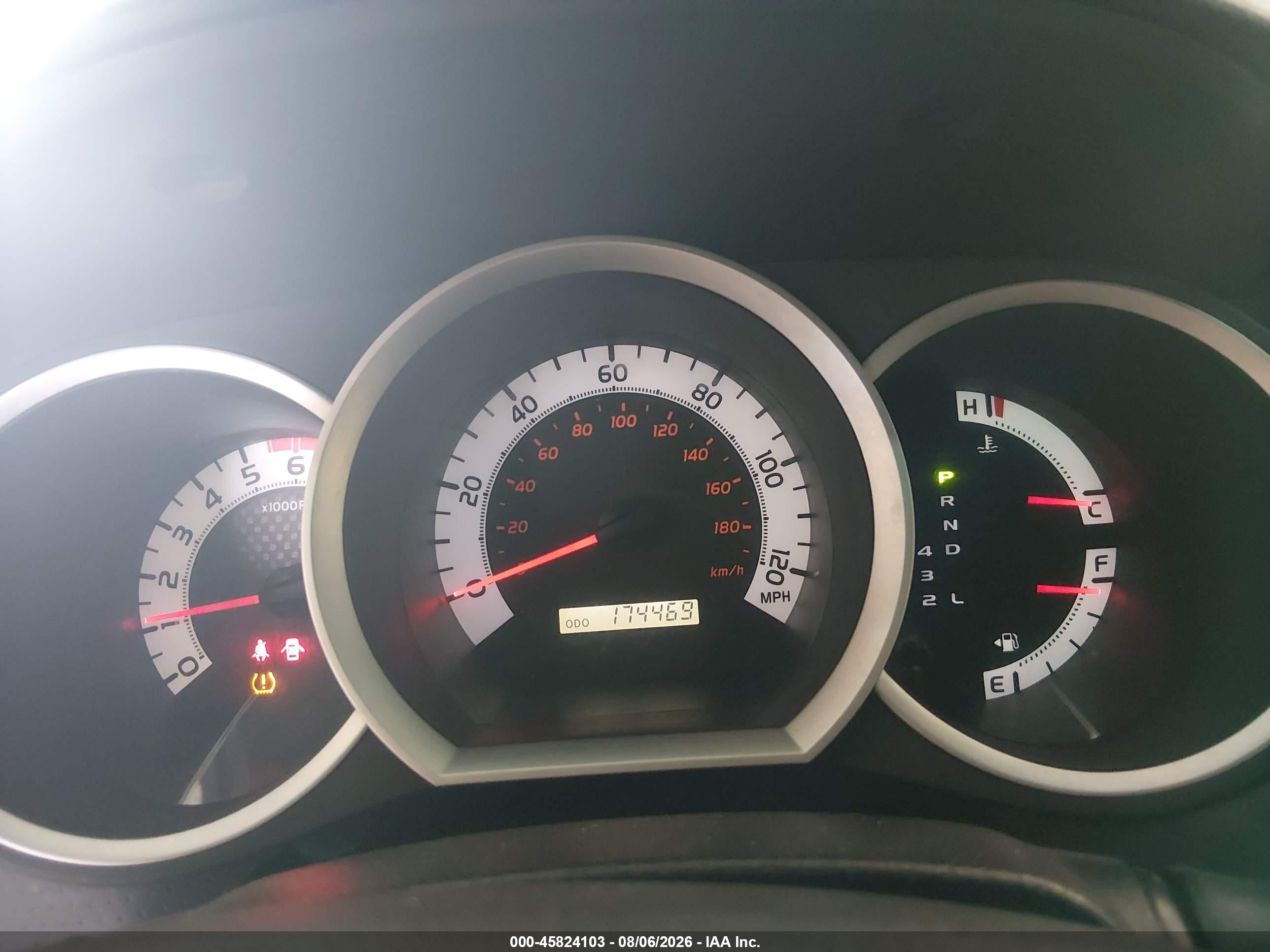 2015 Toyota Tacoma Prerunner V6 Серебряный vin: 5TFJU4GN2FX081861