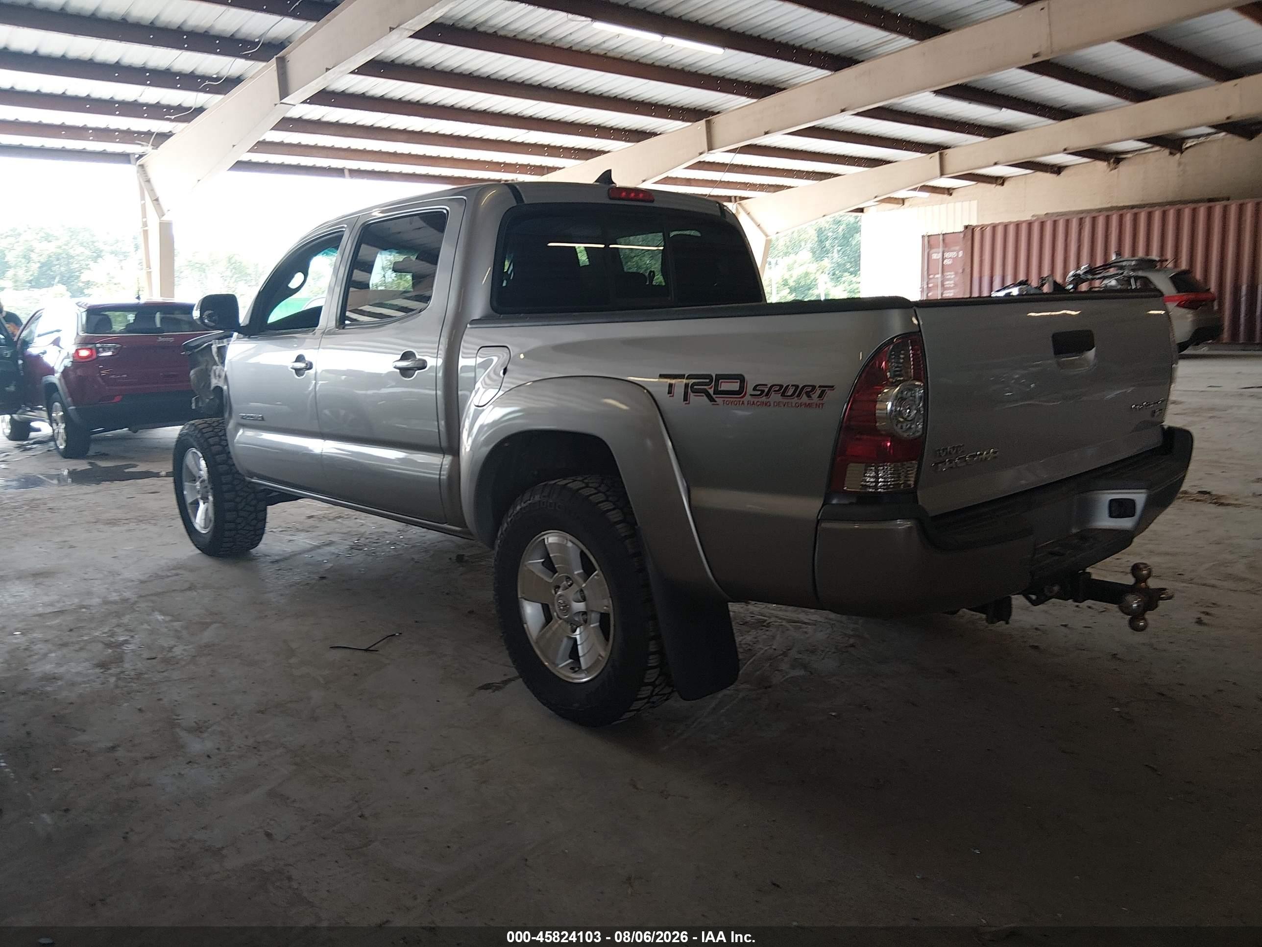 2015 Toyota Tacoma Prerunner V6 Серебряный vin: 5TFJU4GN2FX081861
