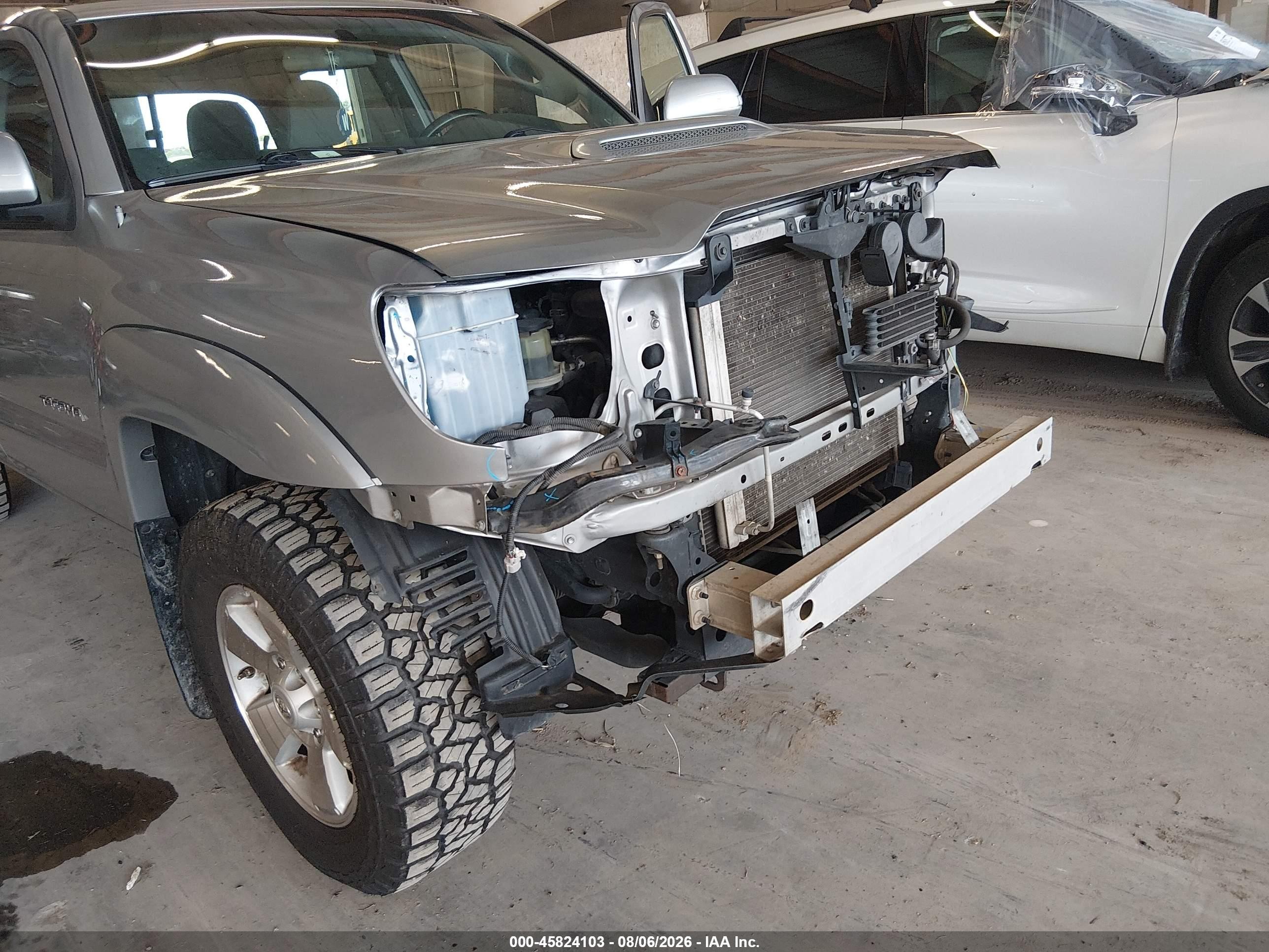 2015 Toyota Tacoma Prerunner V6 Серебряный vin: 5TFJU4GN2FX081861