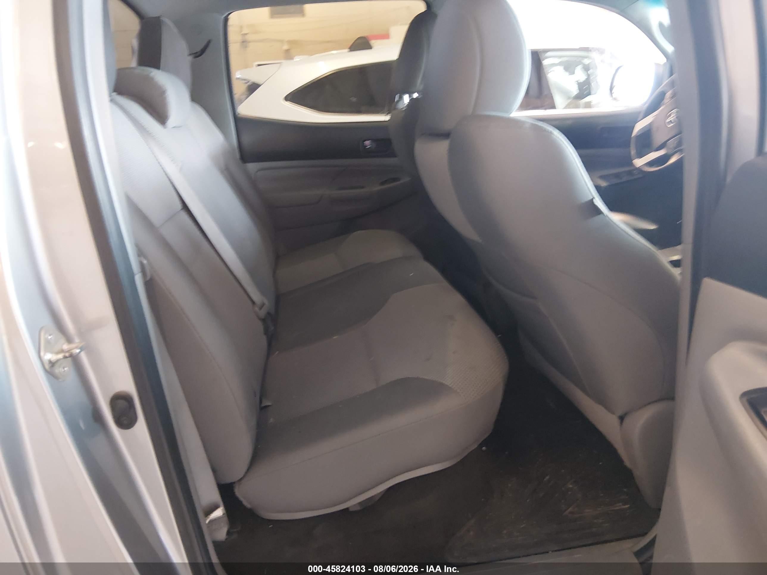2015 Toyota Tacoma Prerunner V6 Серебряный vin: 5TFJU4GN2FX081861