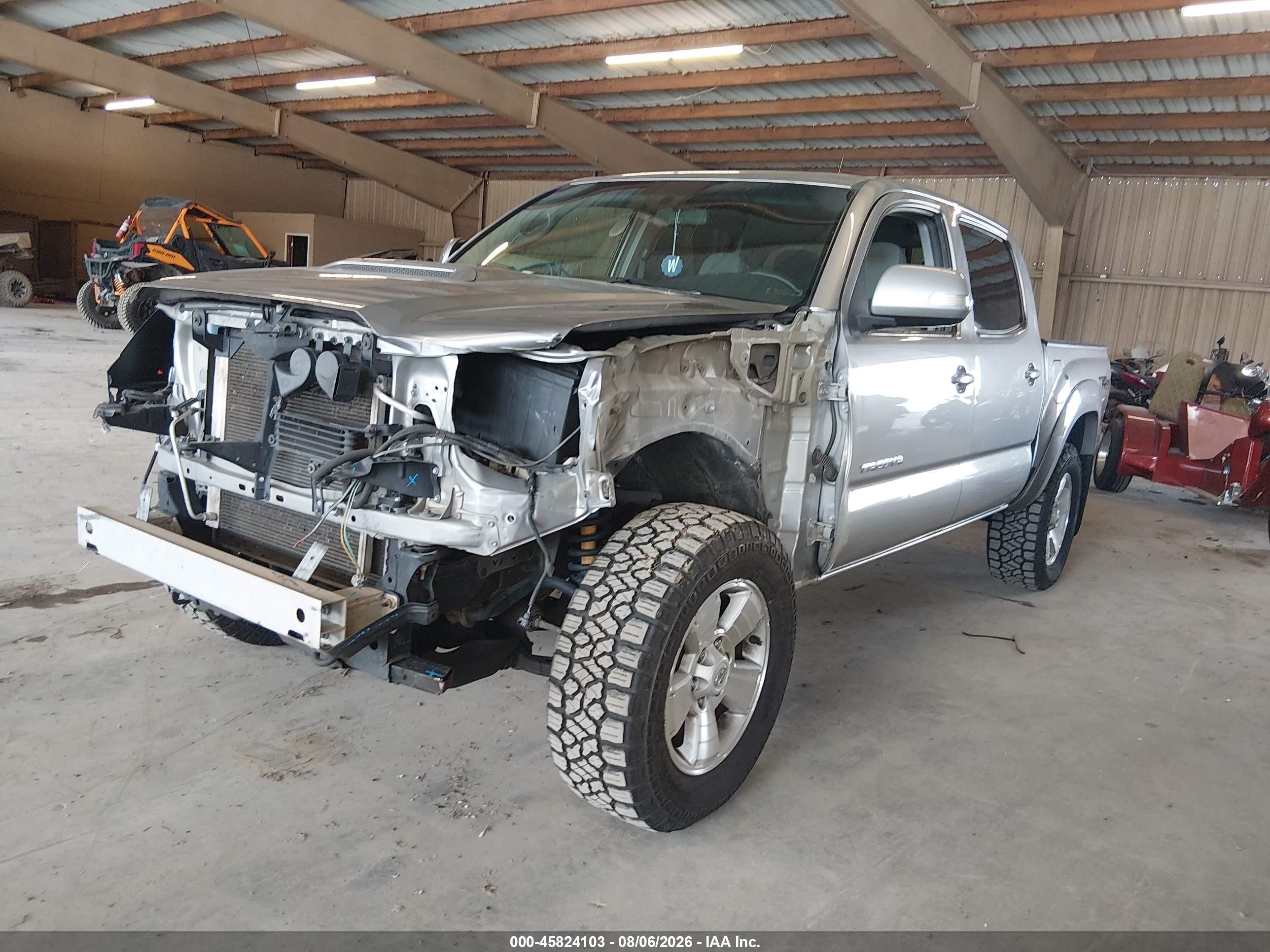 2015 Toyota Tacoma Prerunner V6 Серебряный vin: 5TFJU4GN2FX081861