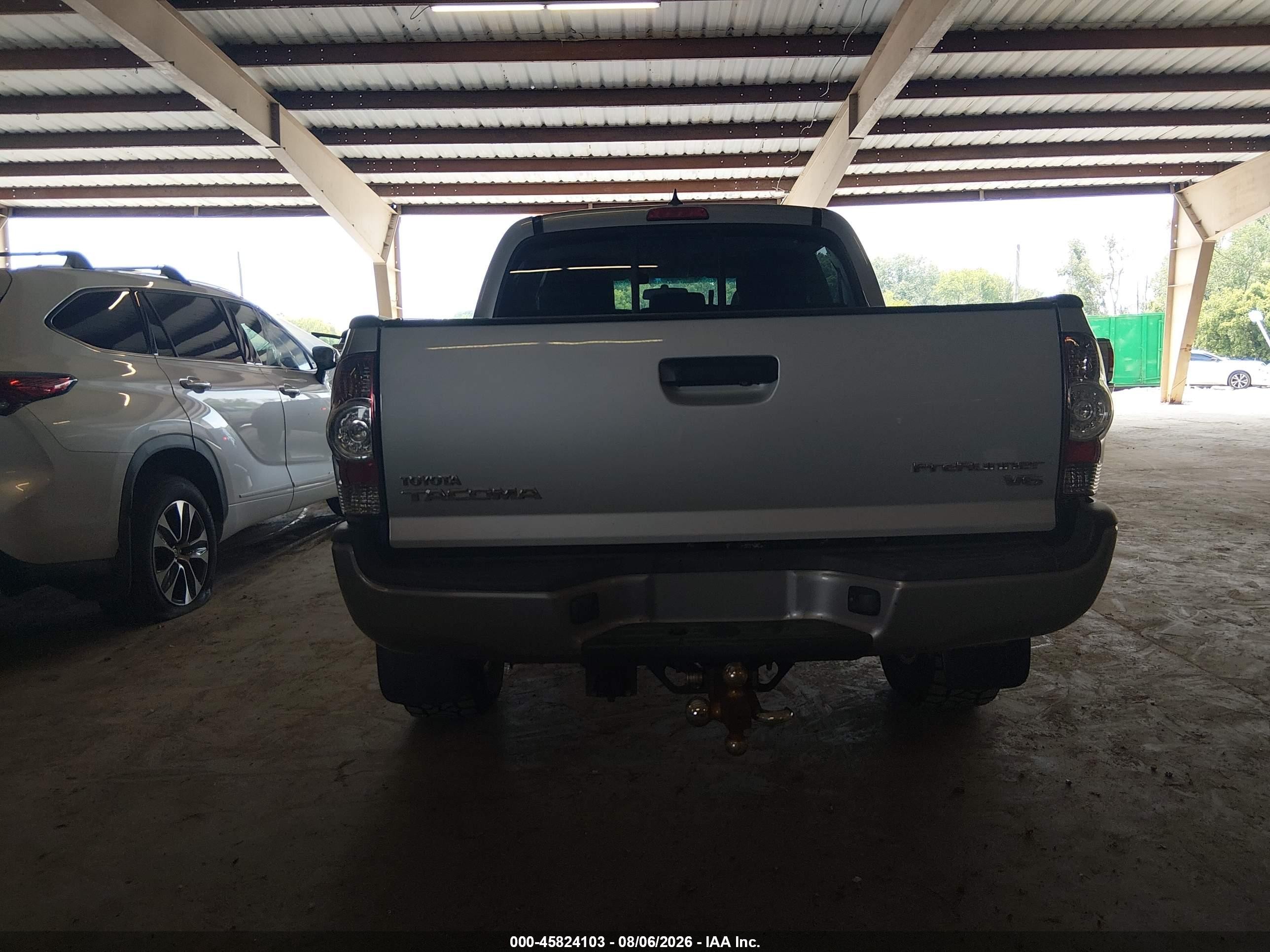 2015 Toyota Tacoma Prerunner V6 Серебряный vin: 5TFJU4GN2FX081861