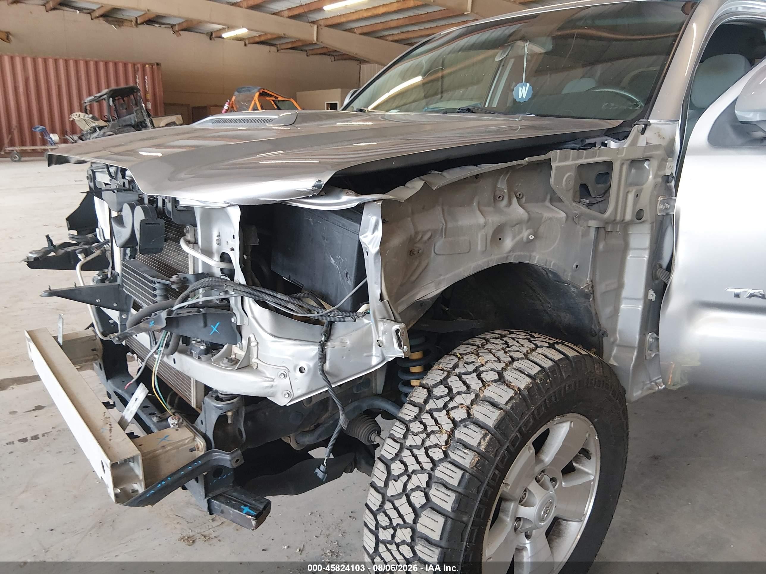 2015 Toyota Tacoma Prerunner V6 Серебряный vin: 5TFJU4GN2FX081861