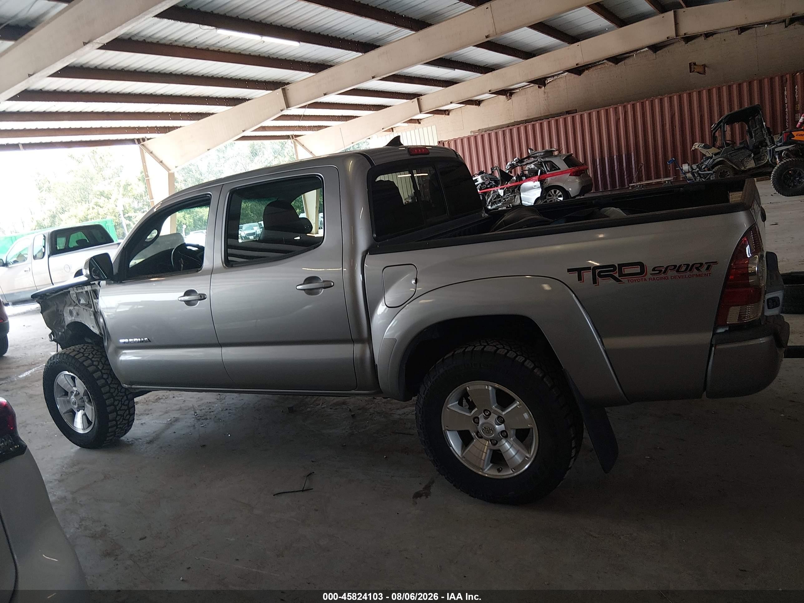 2015 Toyota Tacoma Prerunner V6 Серебряный vin: 5TFJU4GN2FX081861