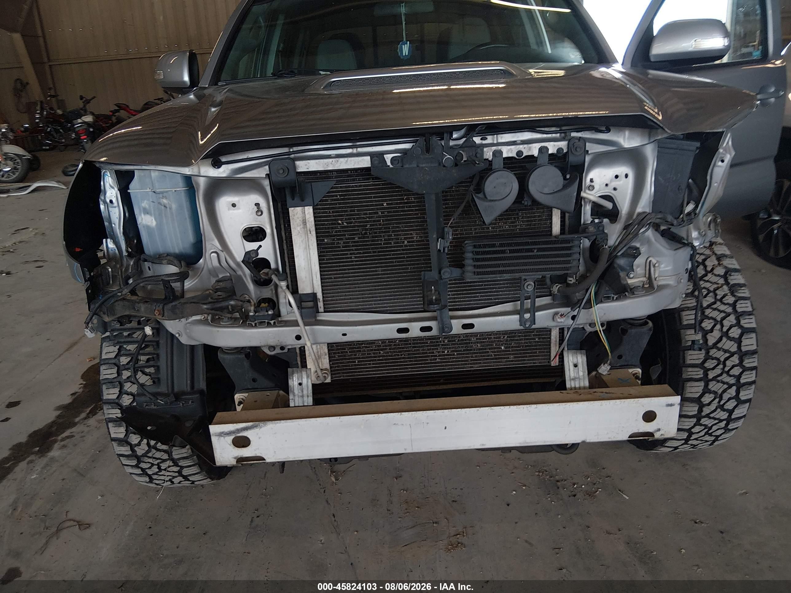 2015 Toyota Tacoma Prerunner V6 Серебряный vin: 5TFJU4GN2FX081861