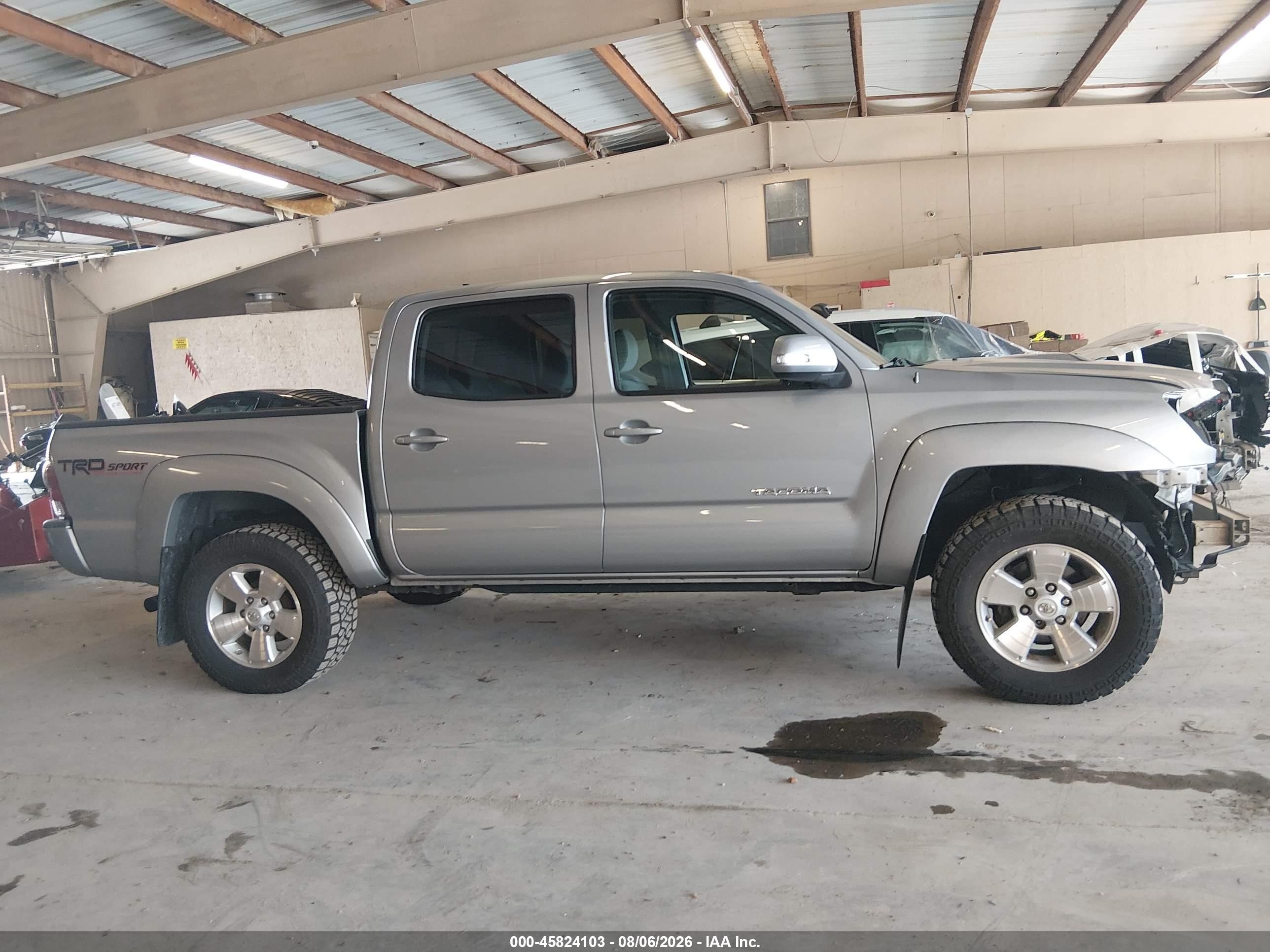 2015 Toyota Tacoma Prerunner V6 Серебряный vin: 5TFJU4GN2FX081861