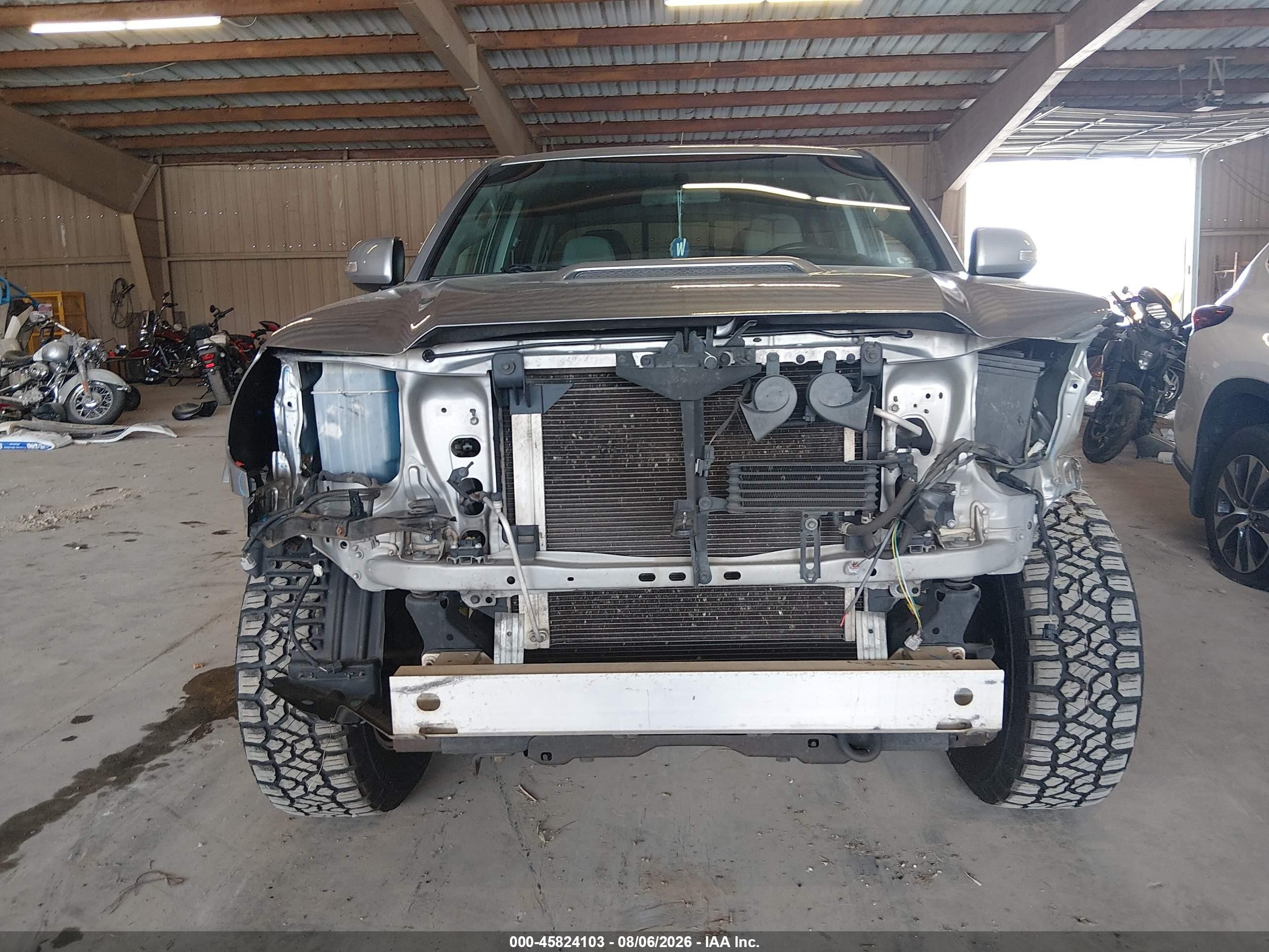 2015 Toyota Tacoma Prerunner V6 Серебряный vin: 5TFJU4GN2FX081861
