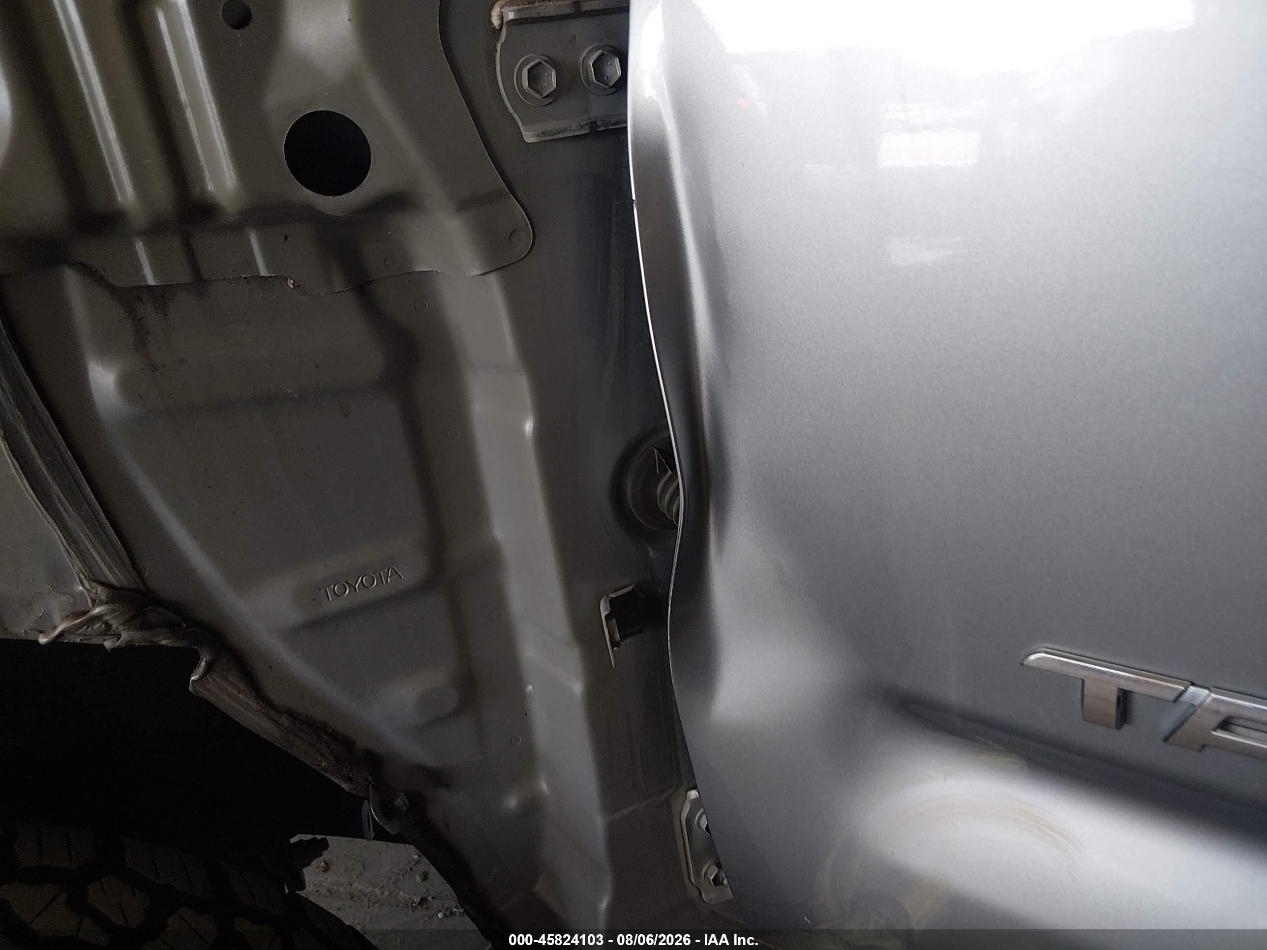 2015 Toyota Tacoma Prerunner V6 Серебряный vin: 5TFJU4GN2FX081861