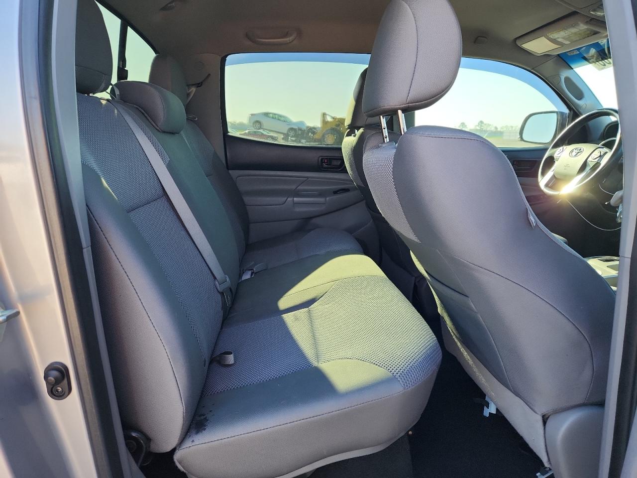 2014 Toyota Tacoma Prerunner V6 Silver vin: 5TFJU4GN3EX058345