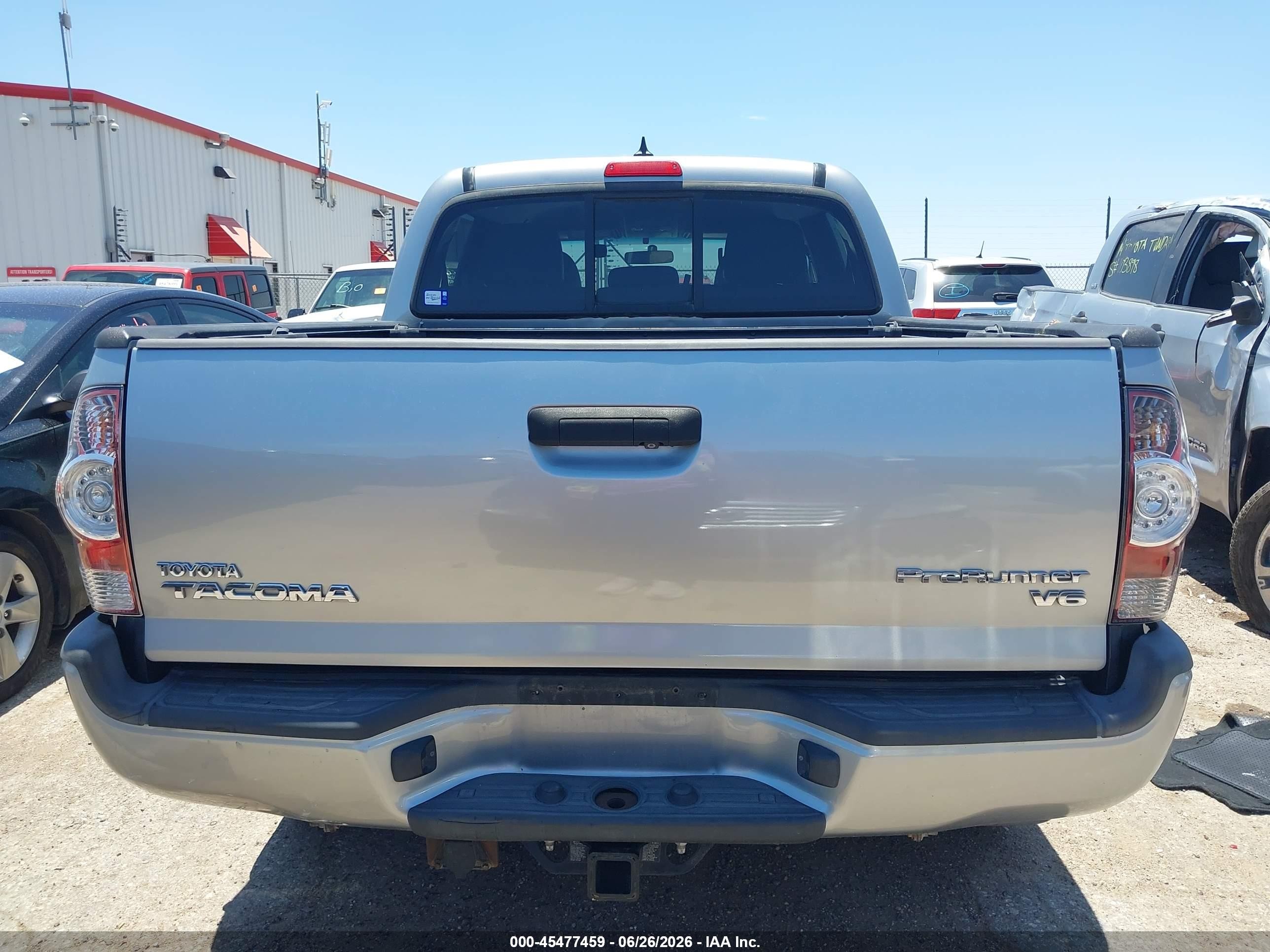 2015 Toyota Tacoma Prerunner V6 Silver vin: 5TFJU4GN4FX064866