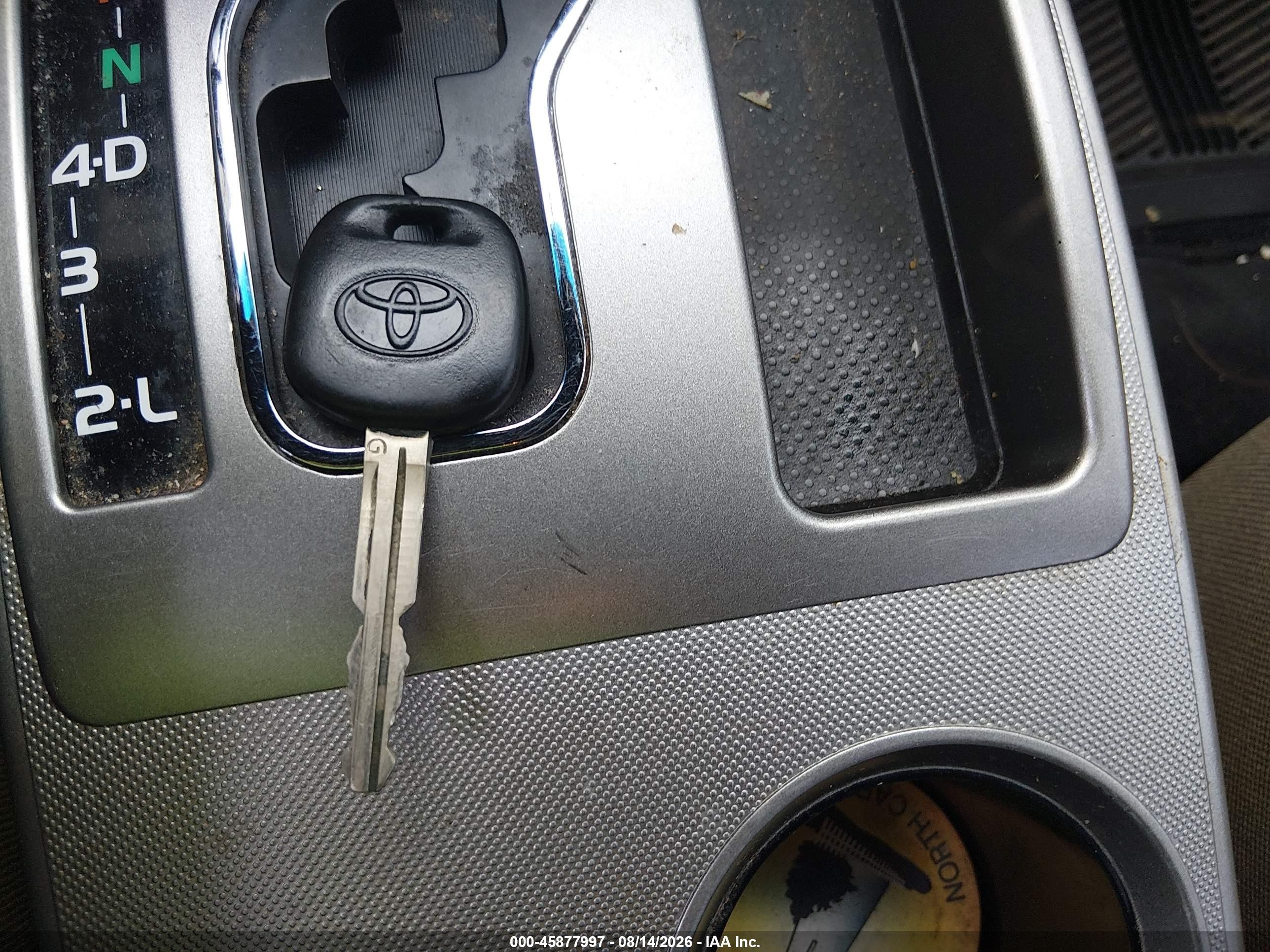 2015 Toyota Tacoma Prerunner V6 Белый vin: 5TFJU4GN5FX082664
