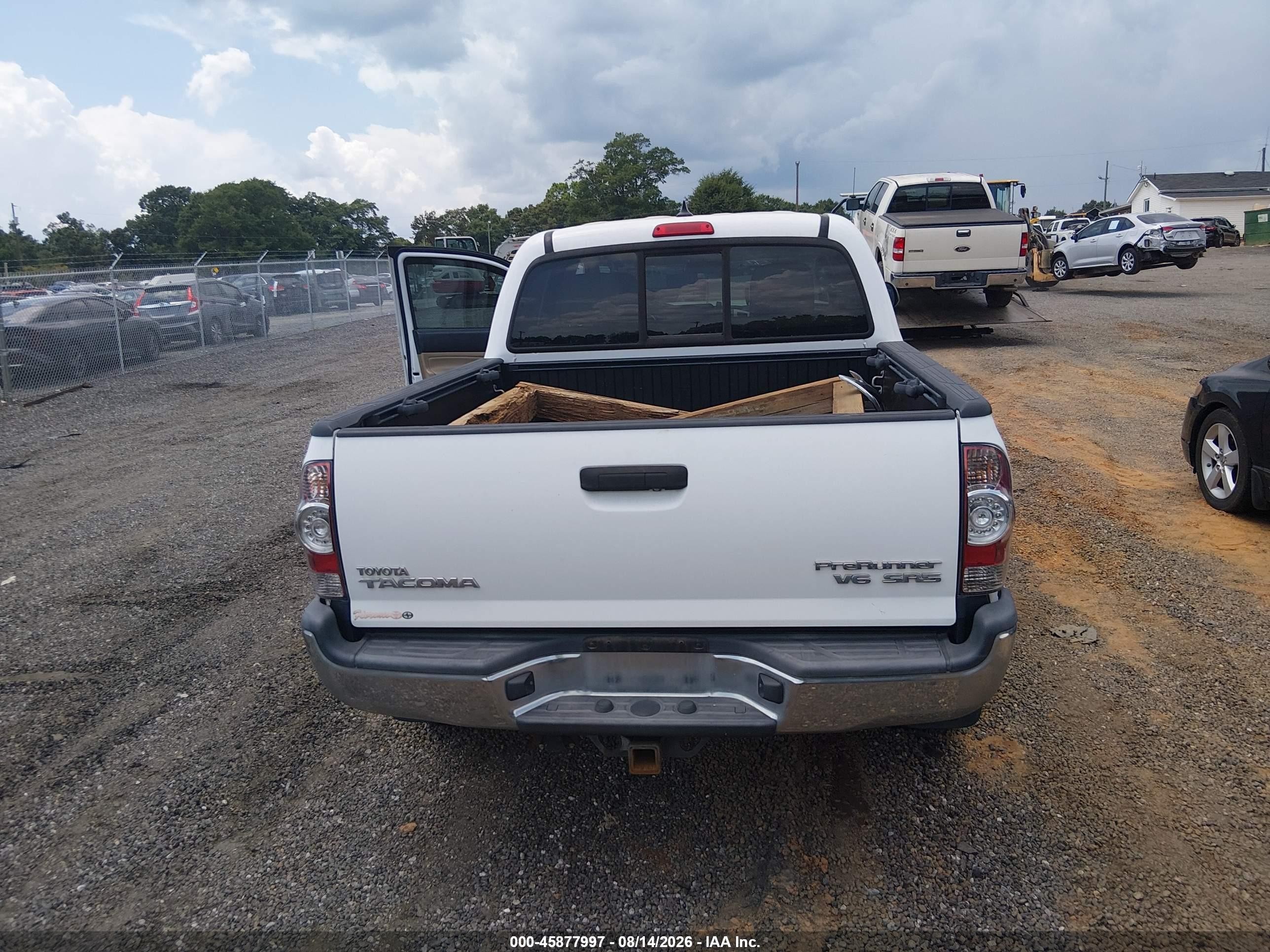 2015 Toyota Tacoma Prerunner V6 Белый vin: 5TFJU4GN5FX082664