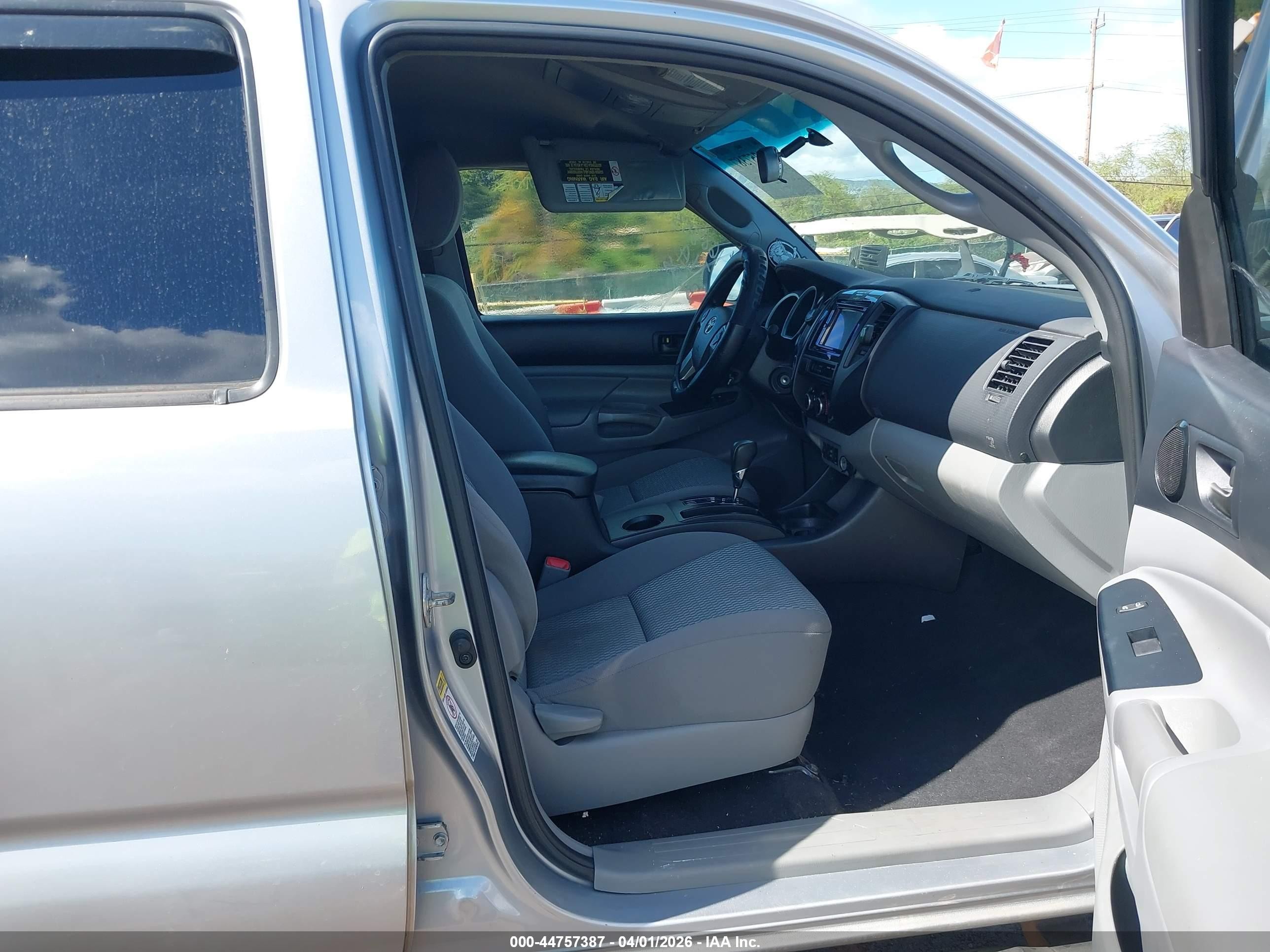 2014 Toyota Tacoma Prerunner V6 Silver vin: 5TFJU4GN6EX055777