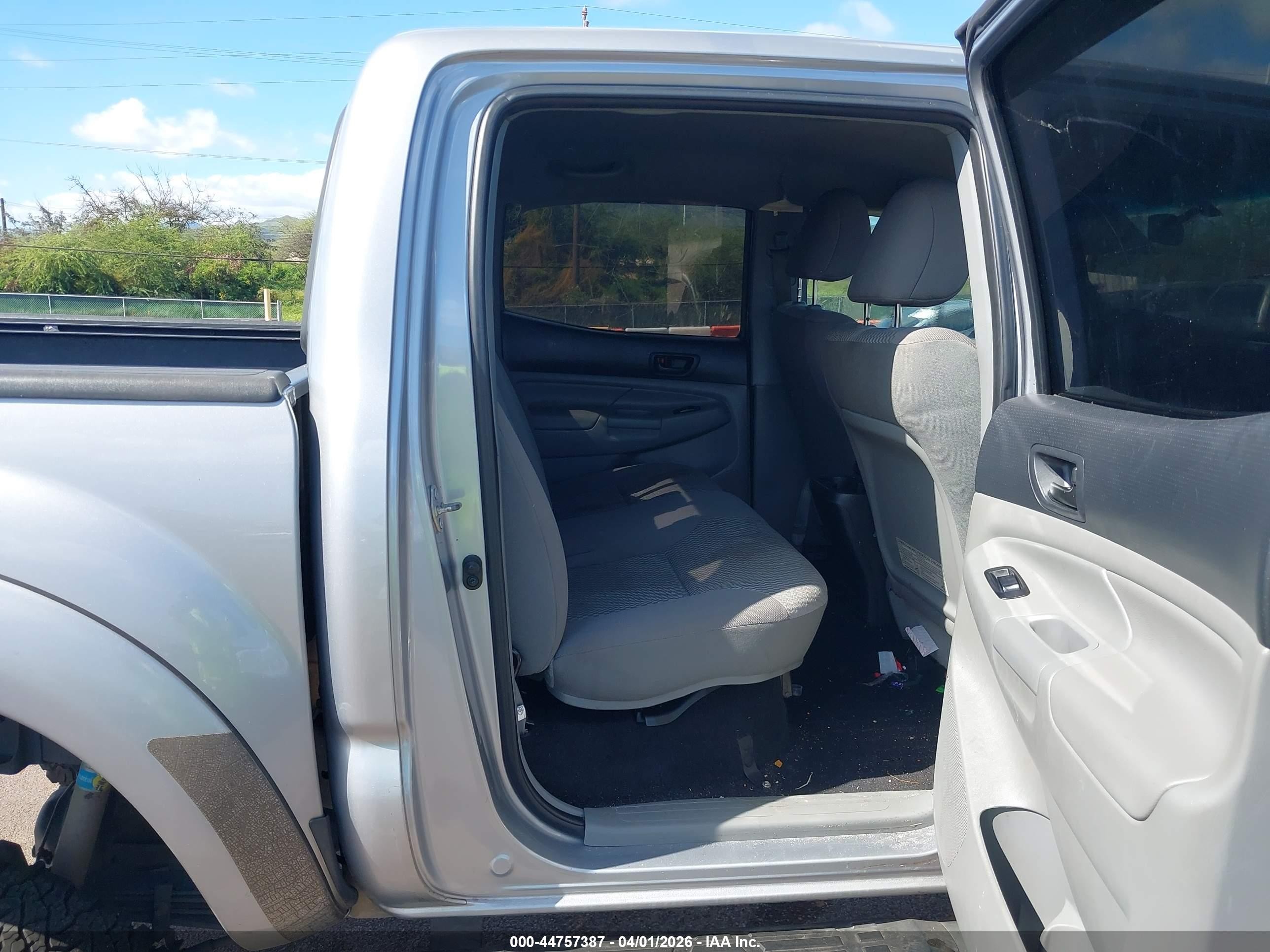 2014 Toyota Tacoma Prerunner V6 Silver vin: 5TFJU4GN6EX055777