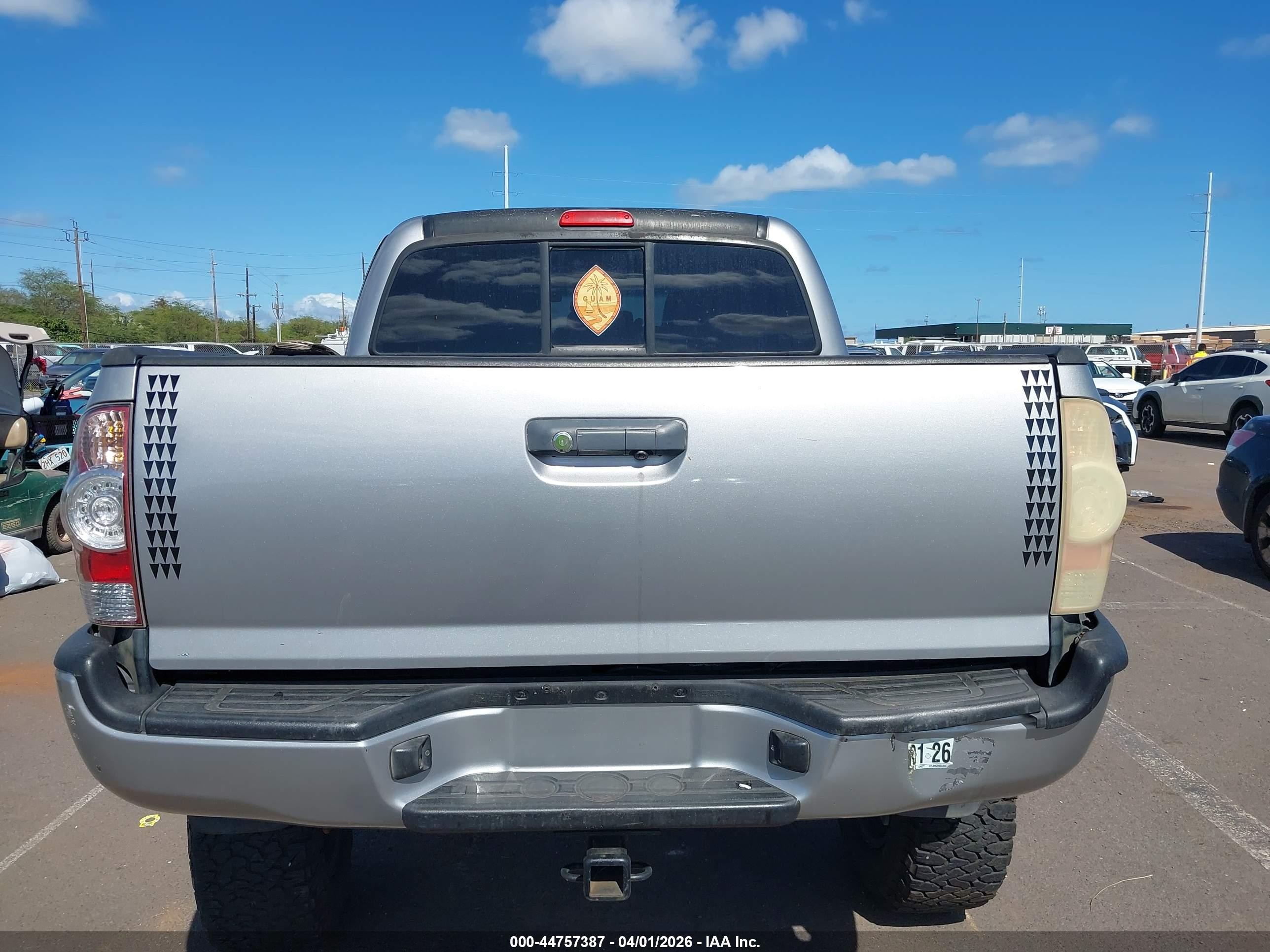 2014 Toyota Tacoma Prerunner V6 Silver vin: 5TFJU4GN6EX055777
