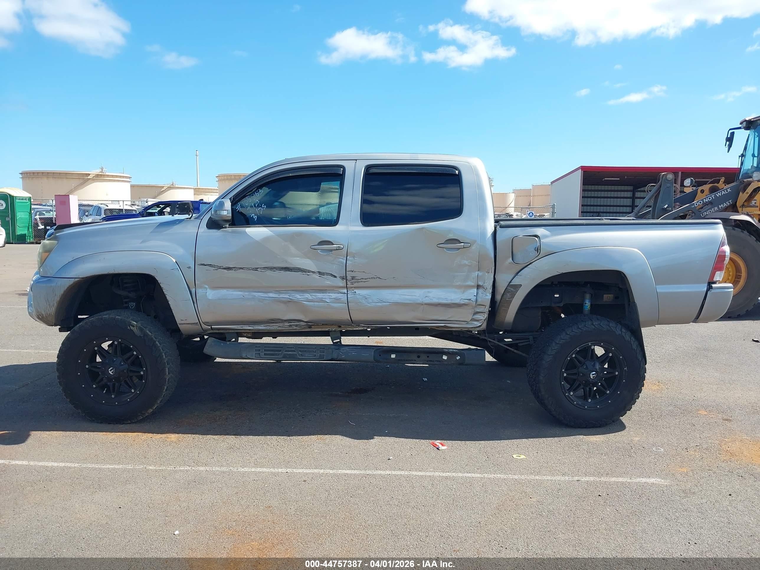 2014 Toyota Tacoma Prerunner V6 Silver vin: 5TFJU4GN6EX055777
