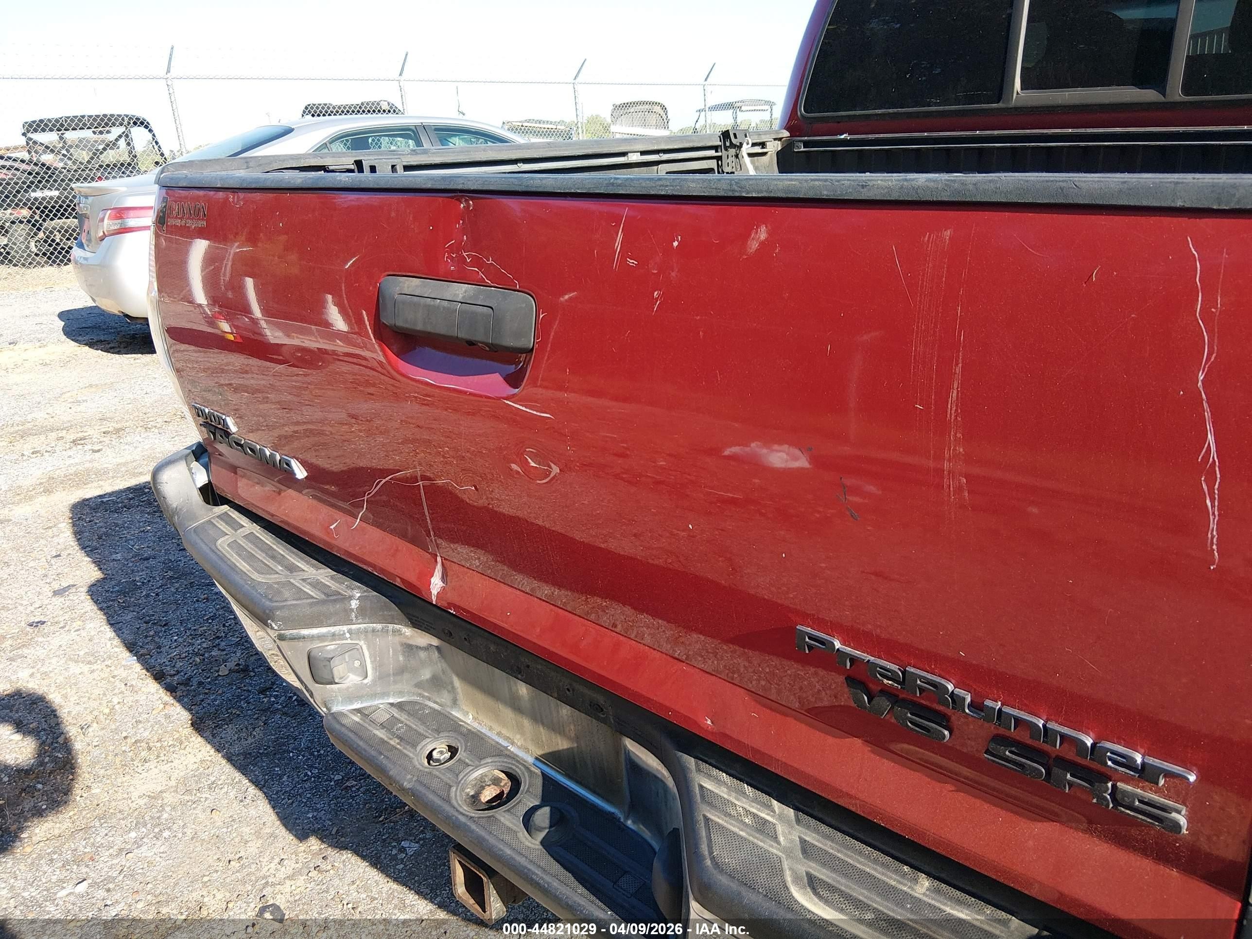2011 Toyota Tacoma Prerunner V6 Red vin: 5TFJU4GN7BX005658