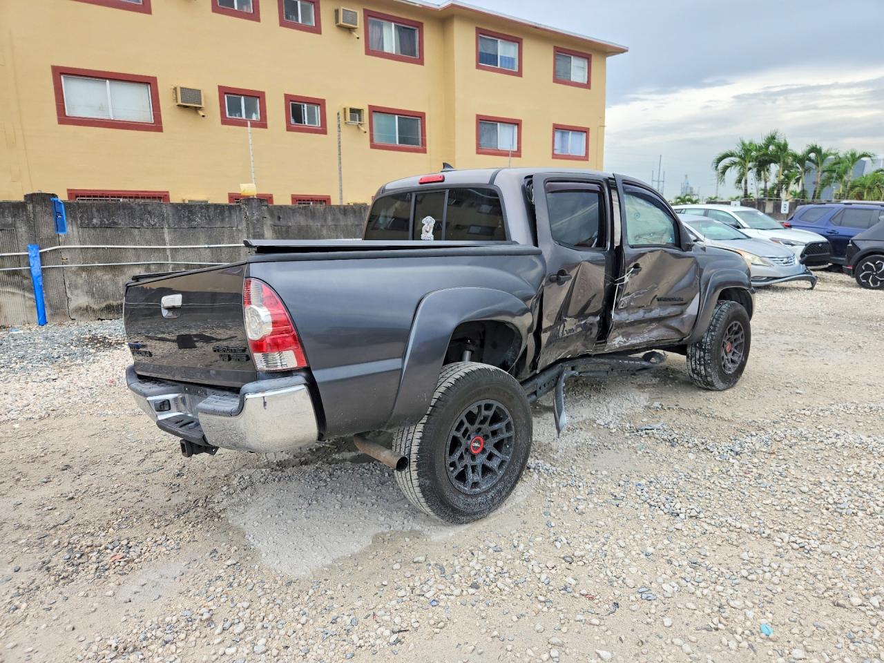 2015 Toyota Tacoma Double Cab Prerunner Gray vin: 5TFJU4GN7FX084979