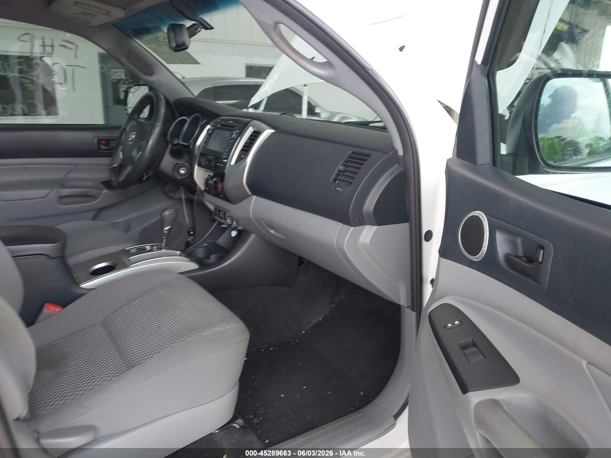 2013 Toyota Tacoma Prerunner V6 White vin: 5TFJU4GNXDX045168