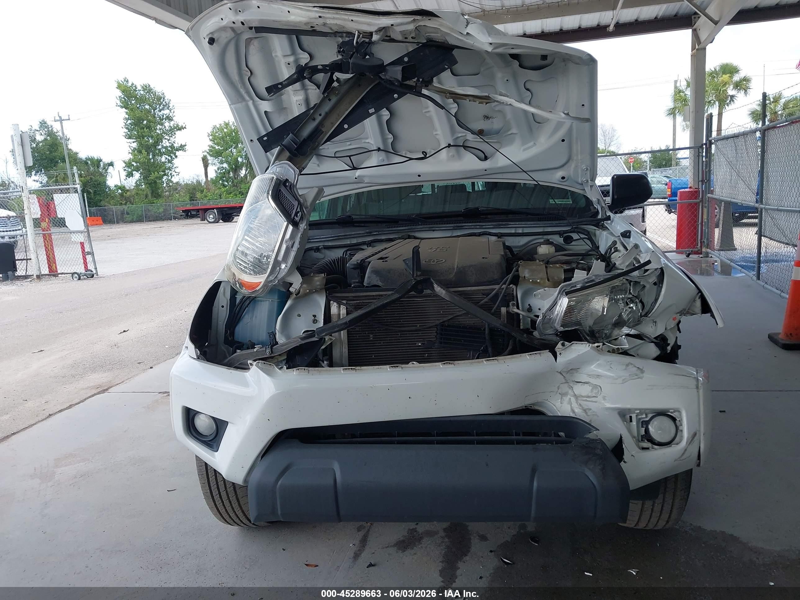 2013 Toyota Tacoma Prerunner V6 White vin: 5TFJU4GNXDX045168