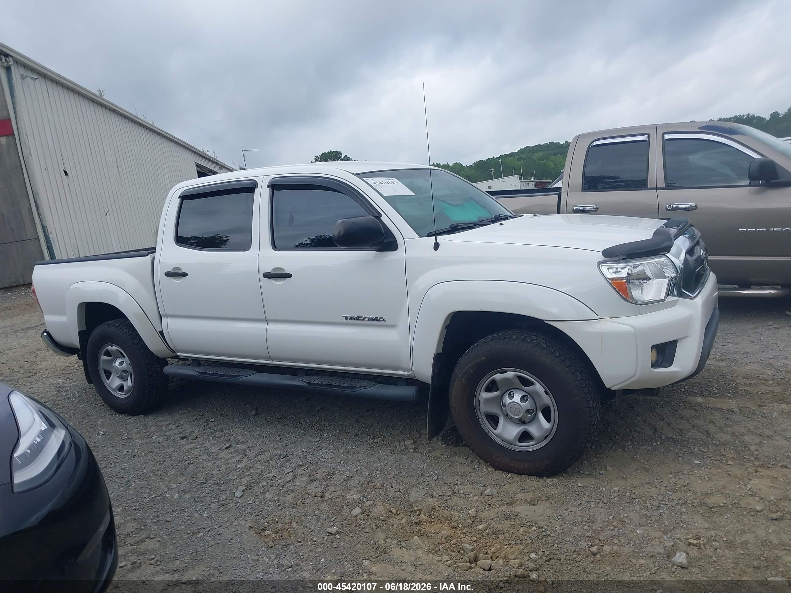 2014 Toyota Tacoma Prerunner V6 White vin: 5TFJU4GNXEX054079