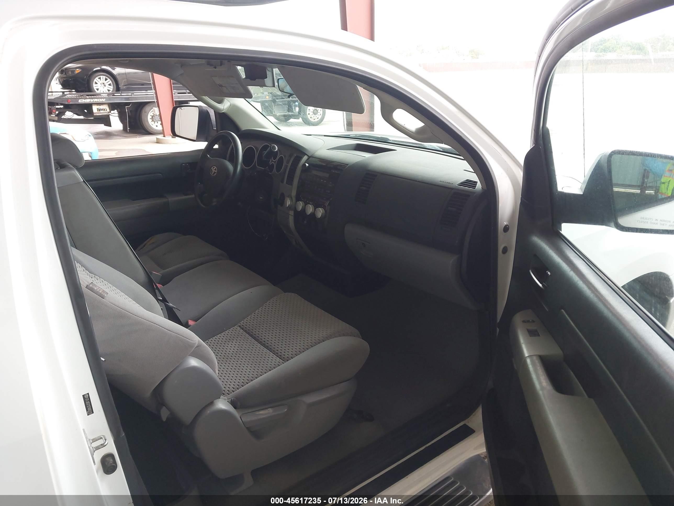 2007 Toyota Tundra Base V6 White vin: 5TFJU52127X003110