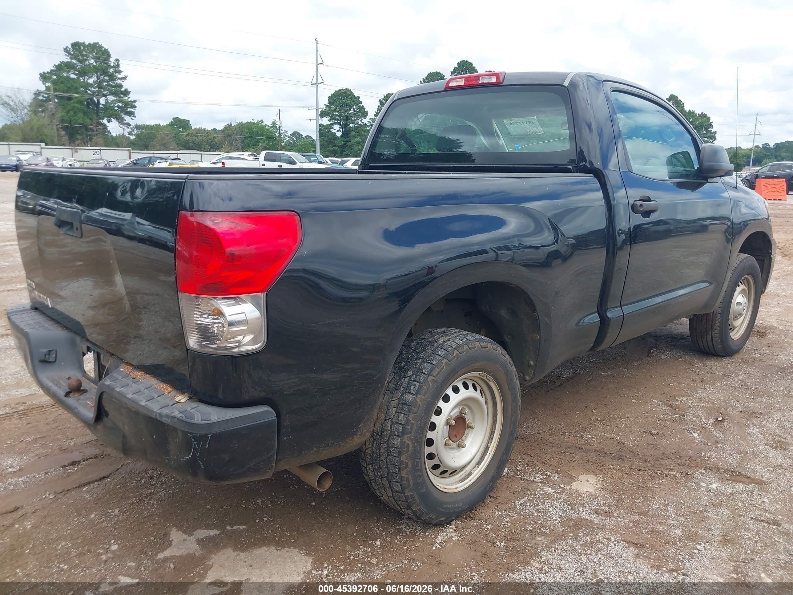2007 Toyota Tundra Base V6 White vin: 5TFJU52137X002869