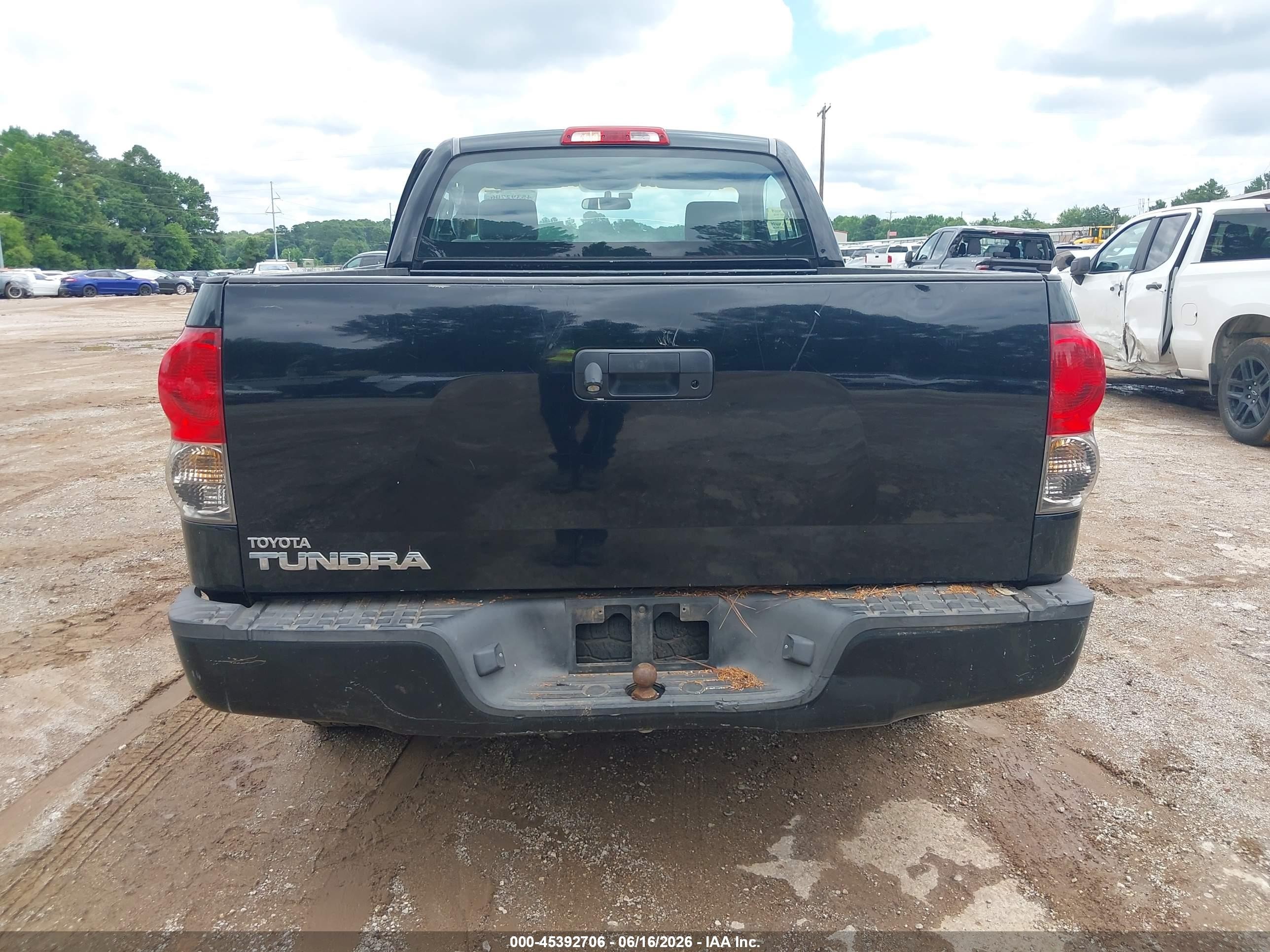 2007 Toyota Tundra Base V6 White vin: 5TFJU52137X002869