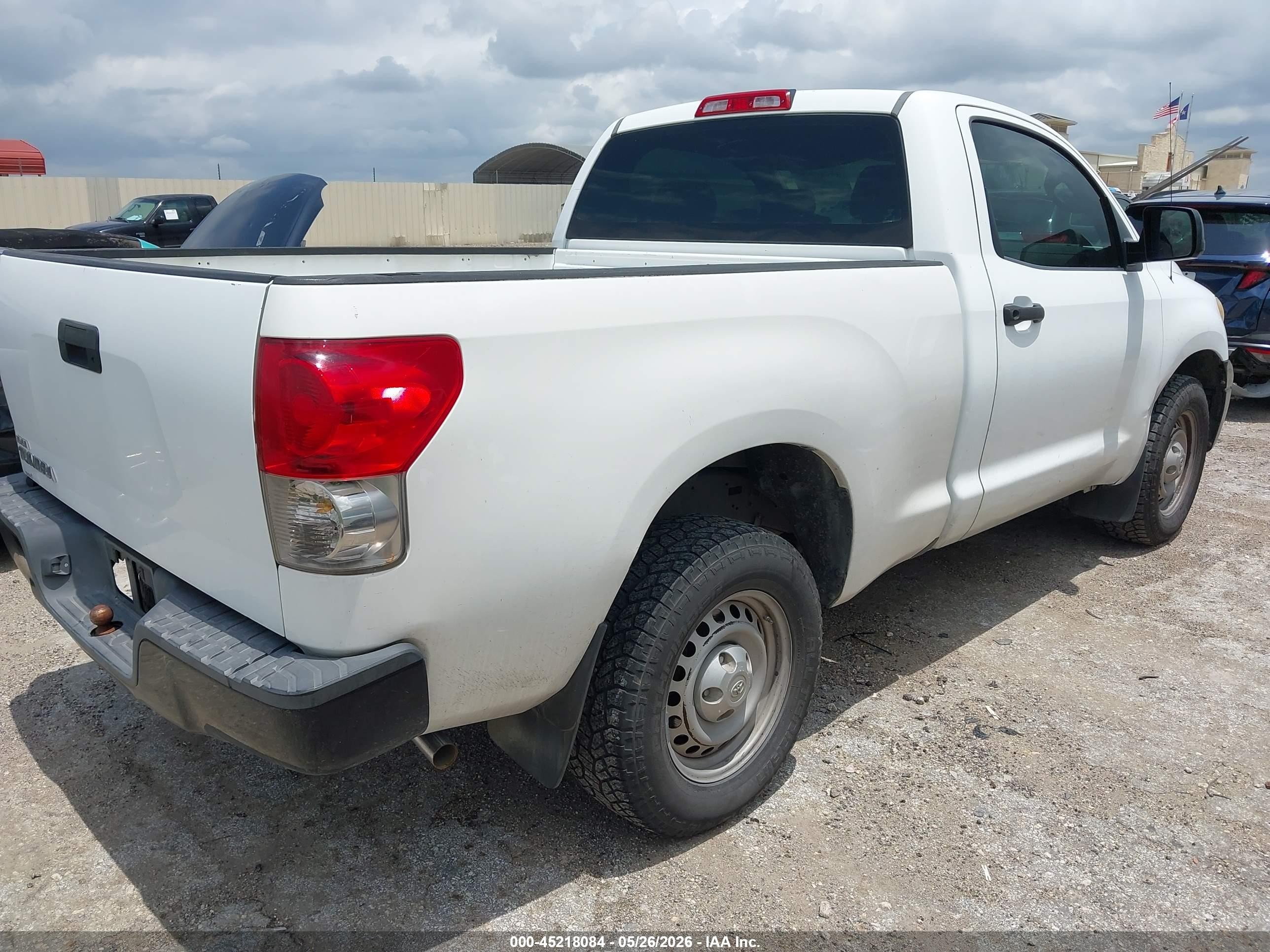 2007 Toyota Tundra Base V6 White vin: 5TFJU52177X002597