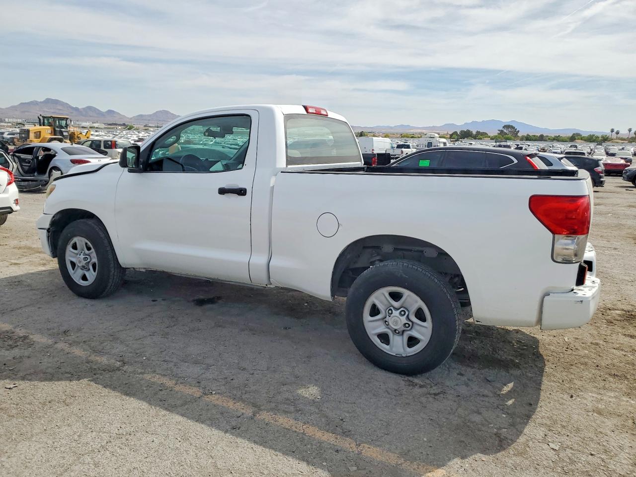 2007 Toyota Tundra Base White vin: 5TFJU52187X002933