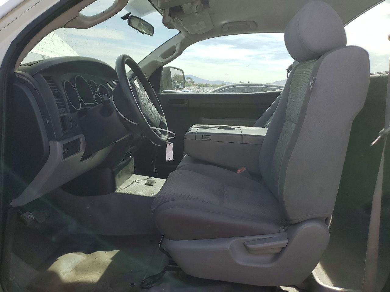 2007 Toyota Tundra Base White vin: 5TFJU52187X002933