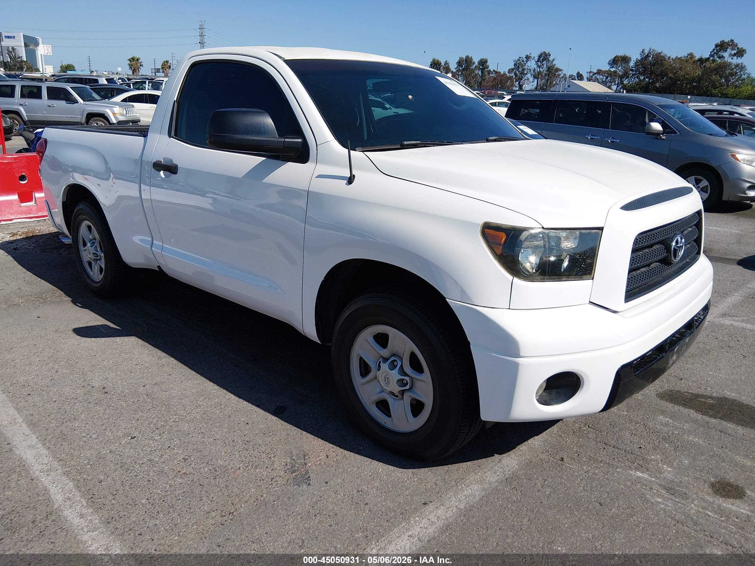2007 Toyota Tundra Base 5.7l V8 White vin: 5TFJV52147X001890