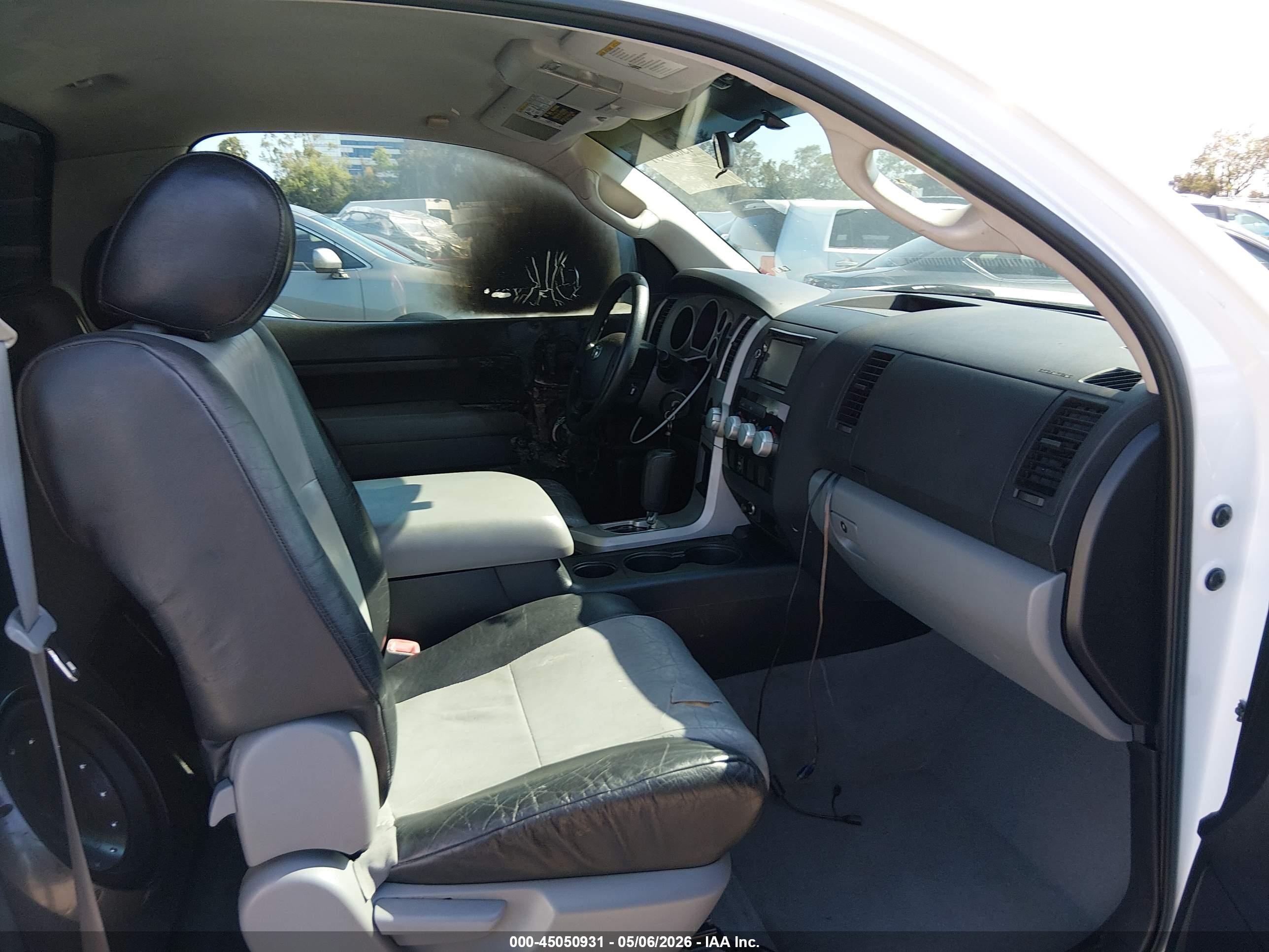 2007 Toyota Tundra Base 5.7l V8 Белый vin: 5TFJV52147X001890