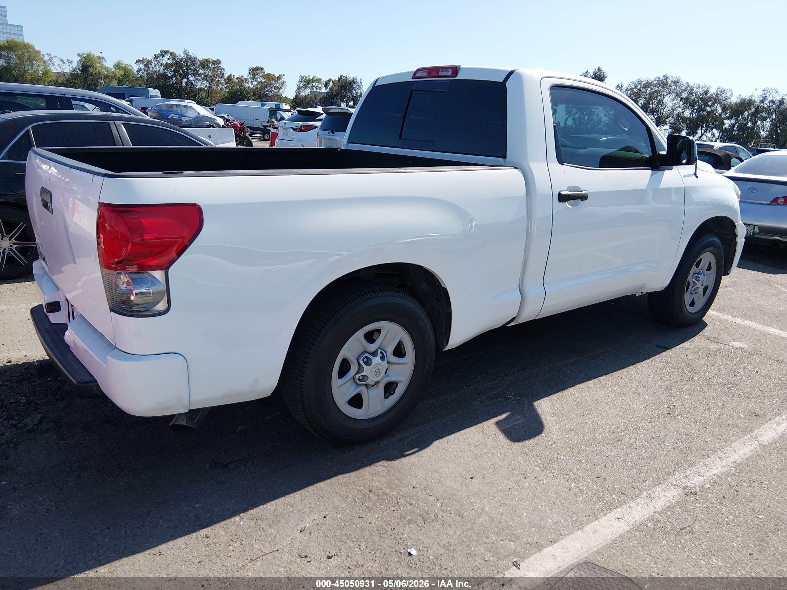 2007 Toyota Tundra Base 5.7l V8 Белый vin: 5TFJV52147X001890