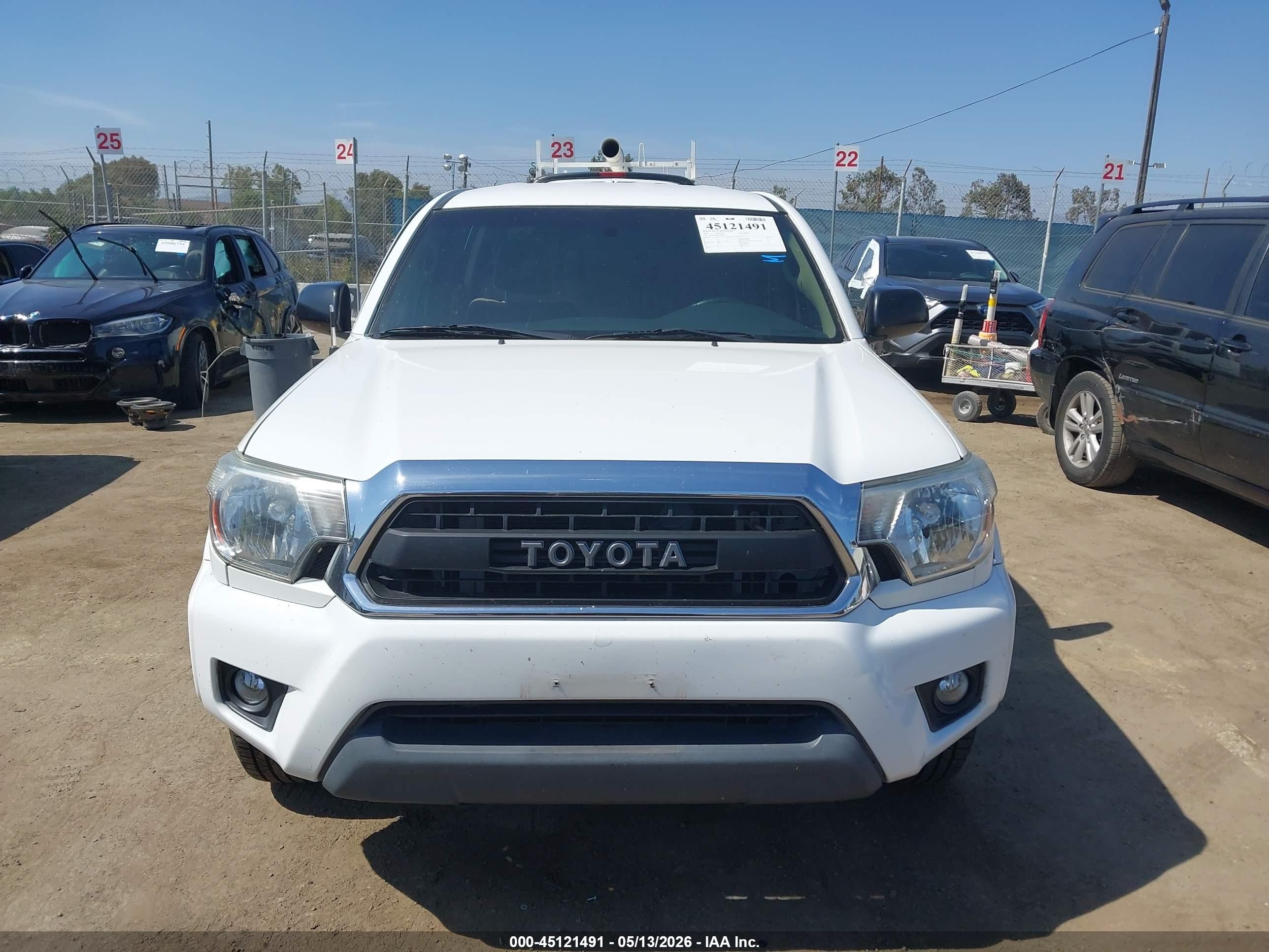 2014 Toyota Tacoma   Белый vin: 5TFJX4CN1EX042979
