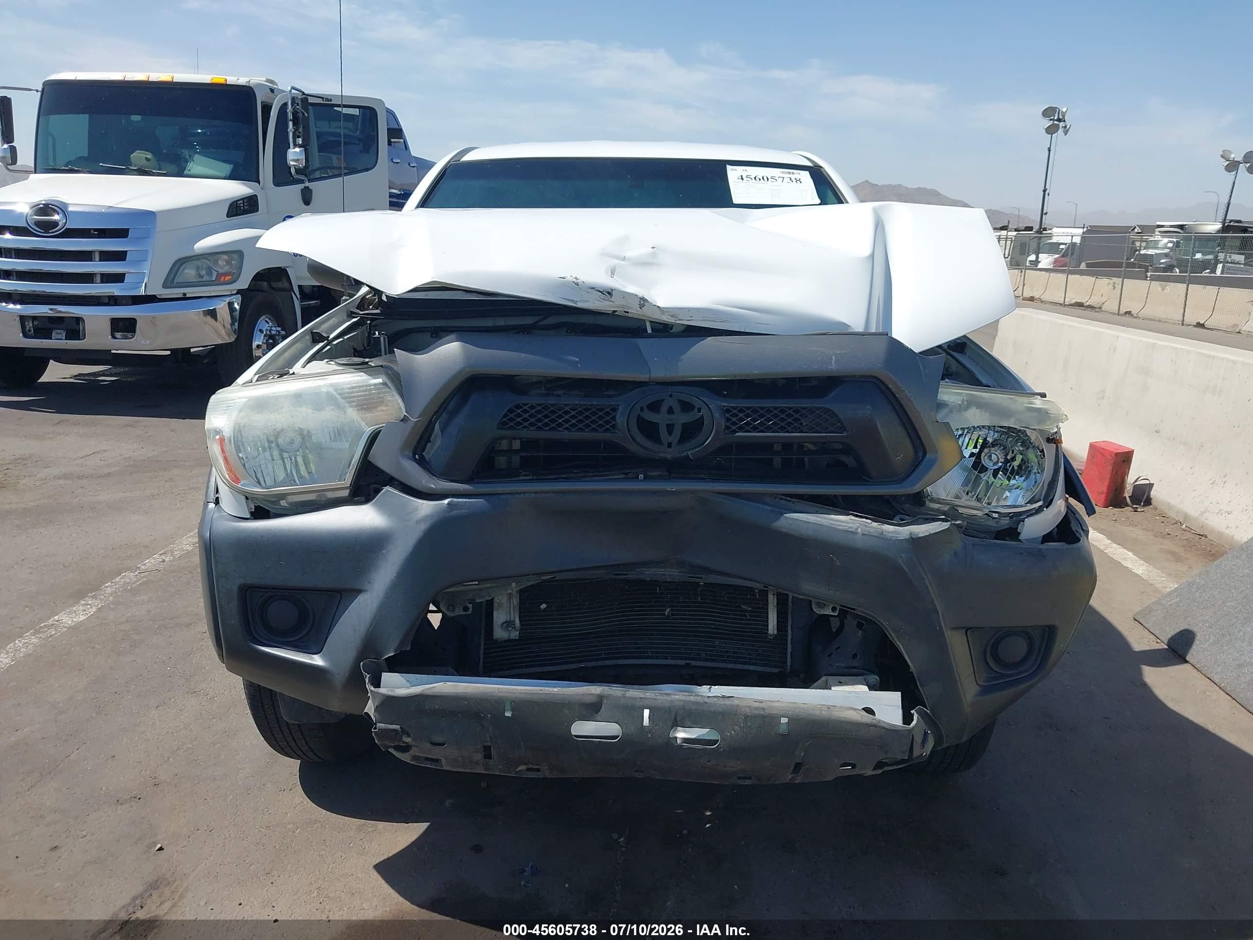2015 Toyota Tacoma   Белый vin: 5TFJX4CN4FX047997