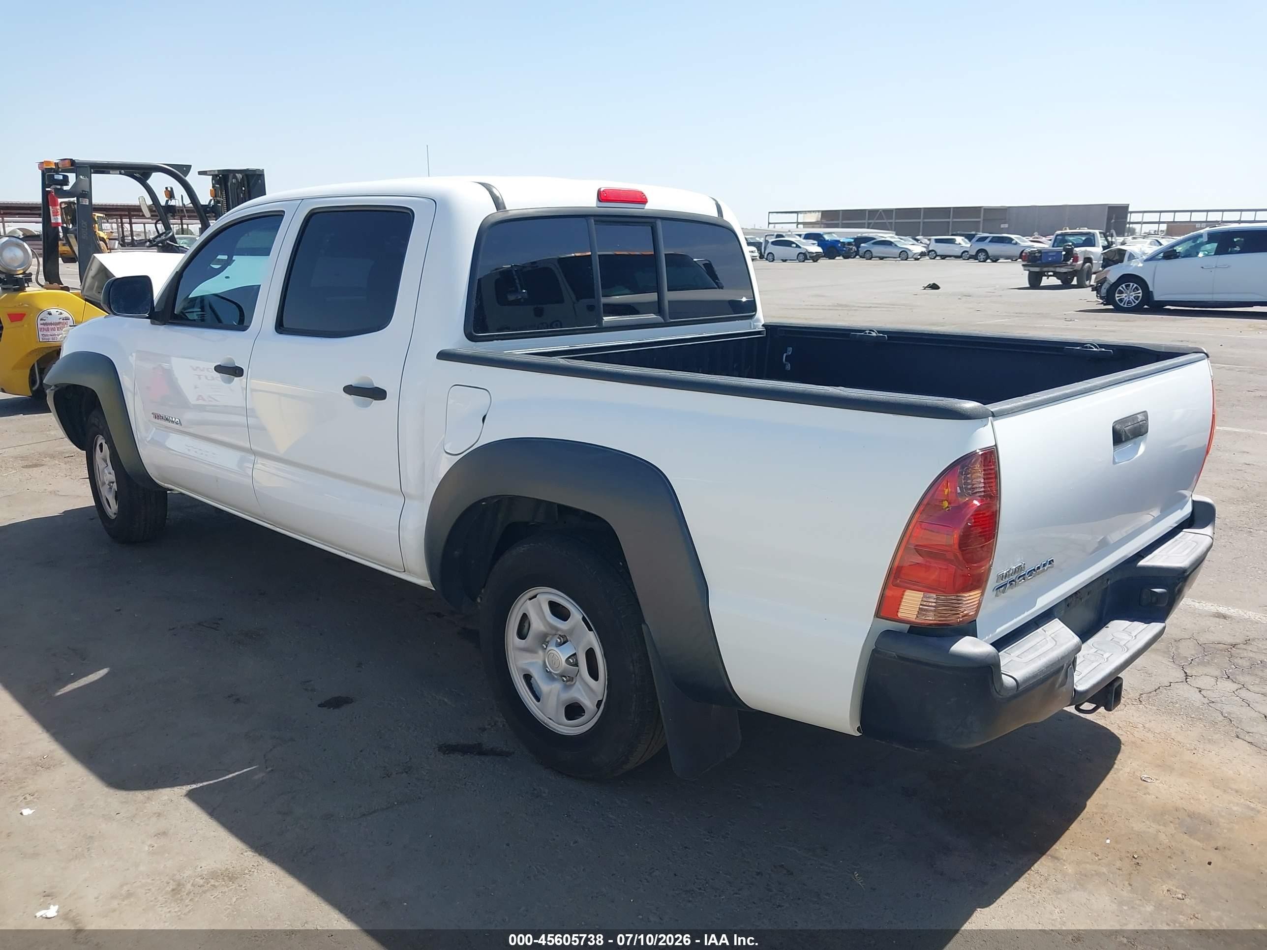 2015 Toyota Tacoma   Белый vin: 5TFJX4CN4FX047997