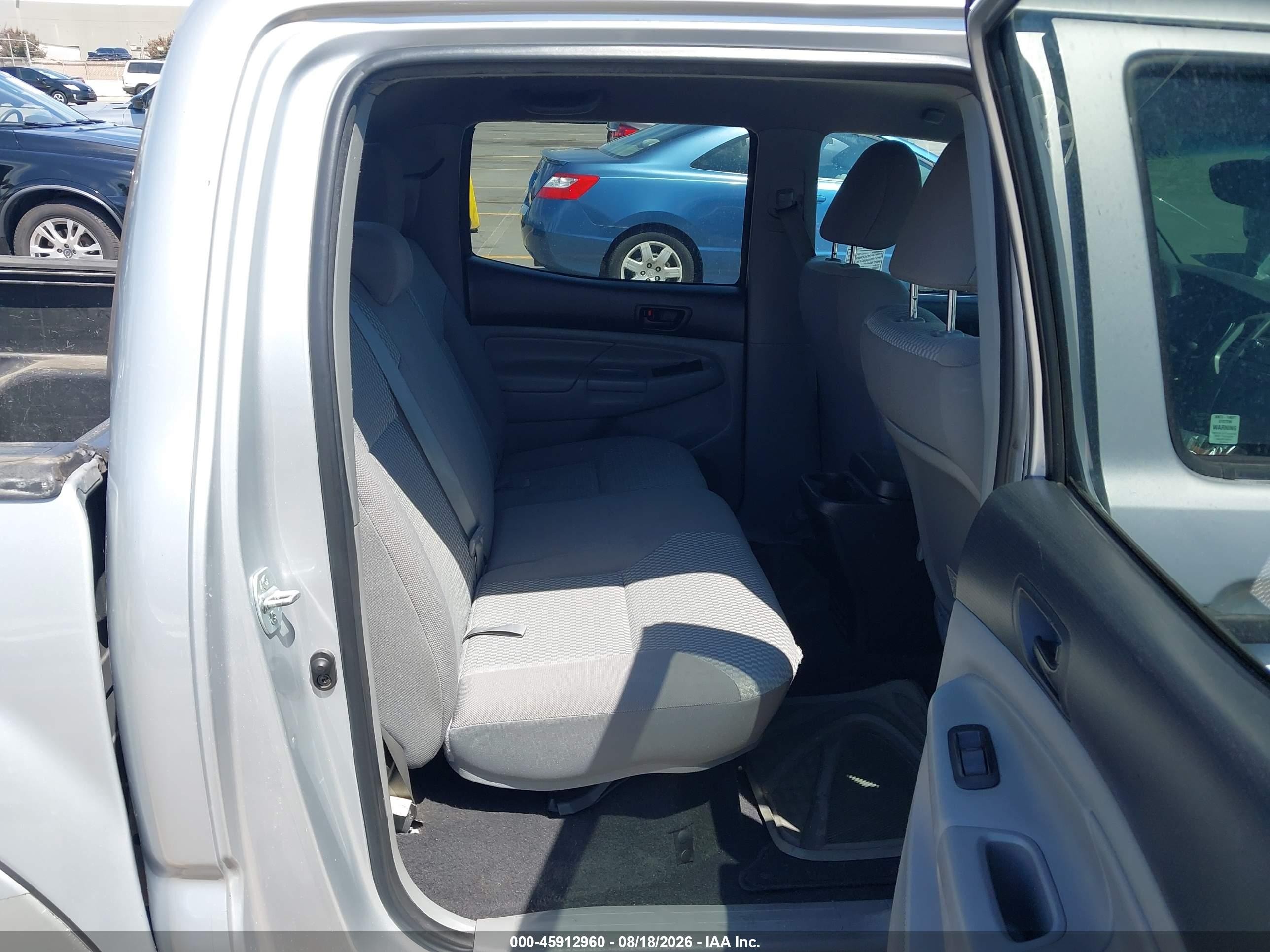 2012 Toyota Tacoma Prerunner Silver vin: 5TFJX4GN1CX010508