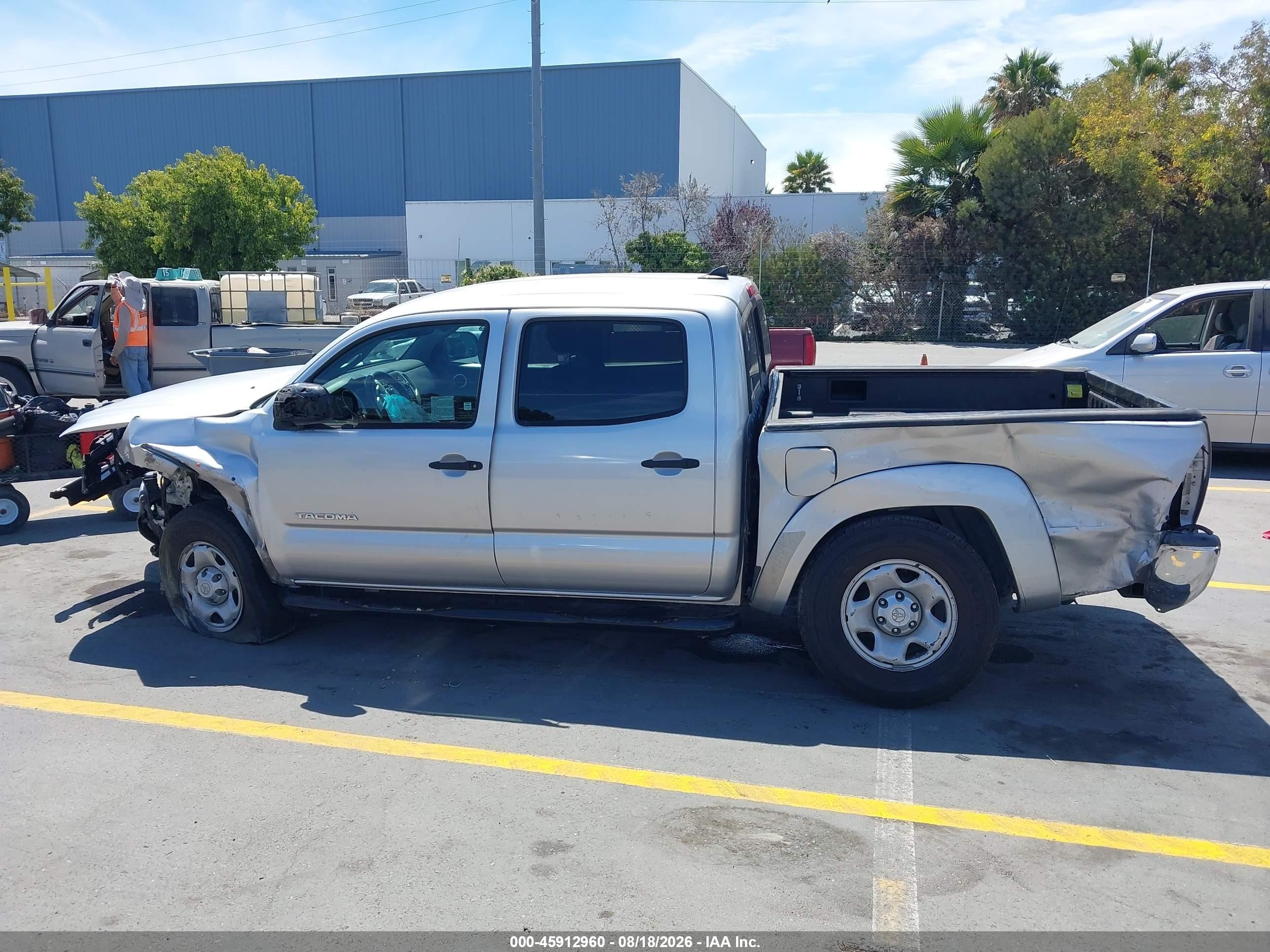 2012 Toyota Tacoma Prerunner Silver vin: 5TFJX4GN1CX010508