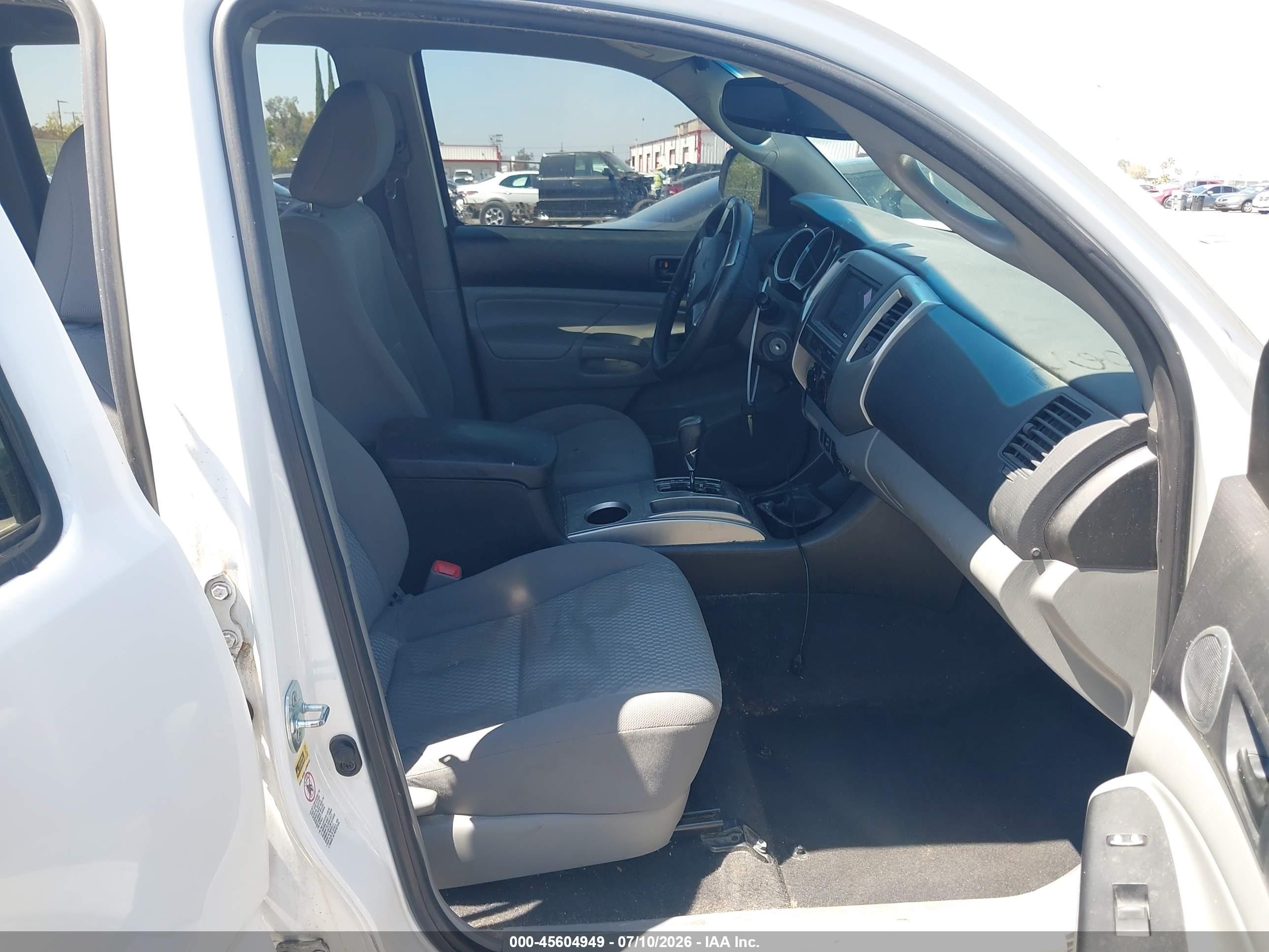2012 Toyota Tacoma Prerunner White vin: 5TFJX4GN2CX010596