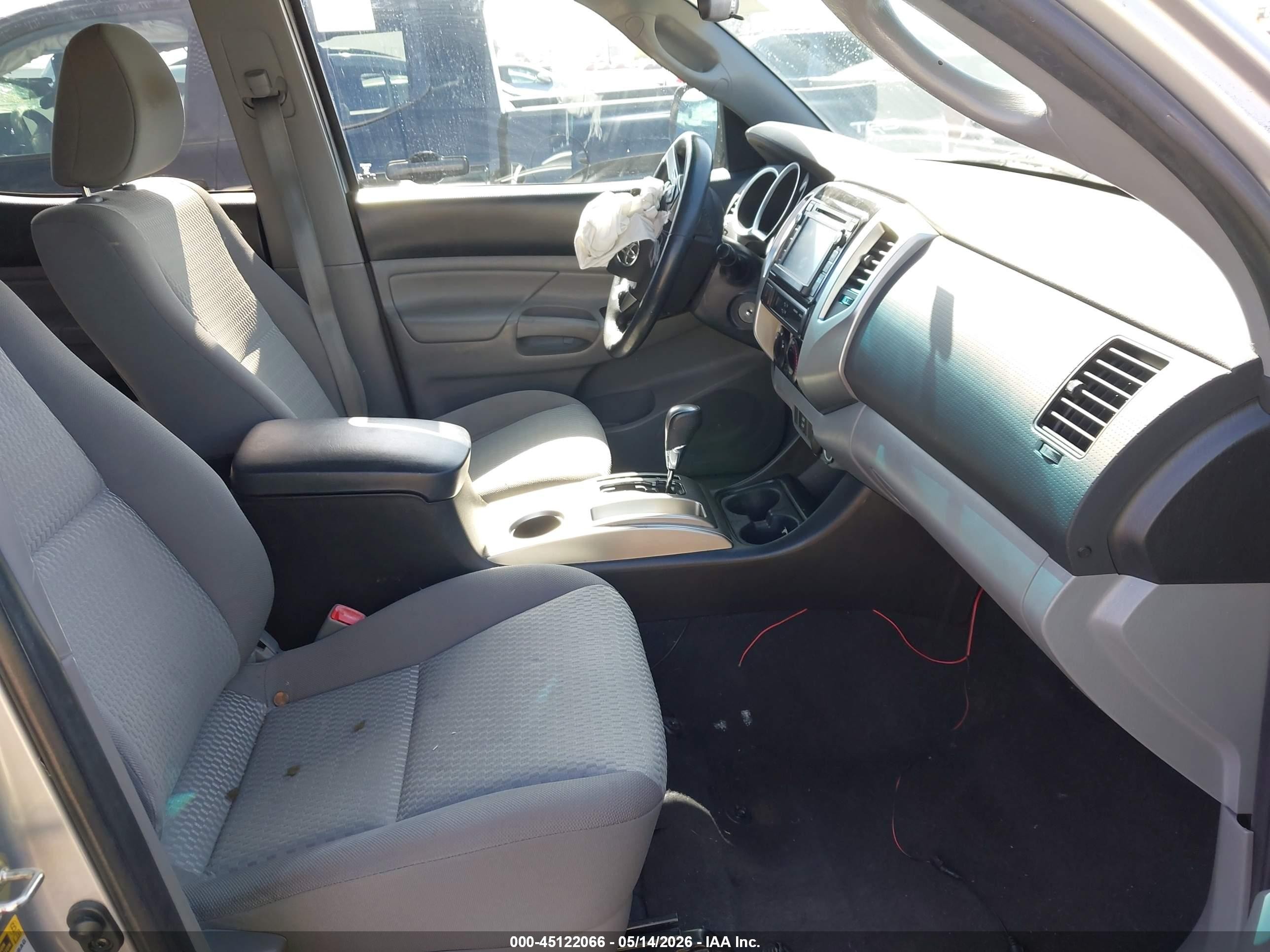 2014 Toyota Tacoma Prerunner Silver vin: 5TFJX4GN5EX036791