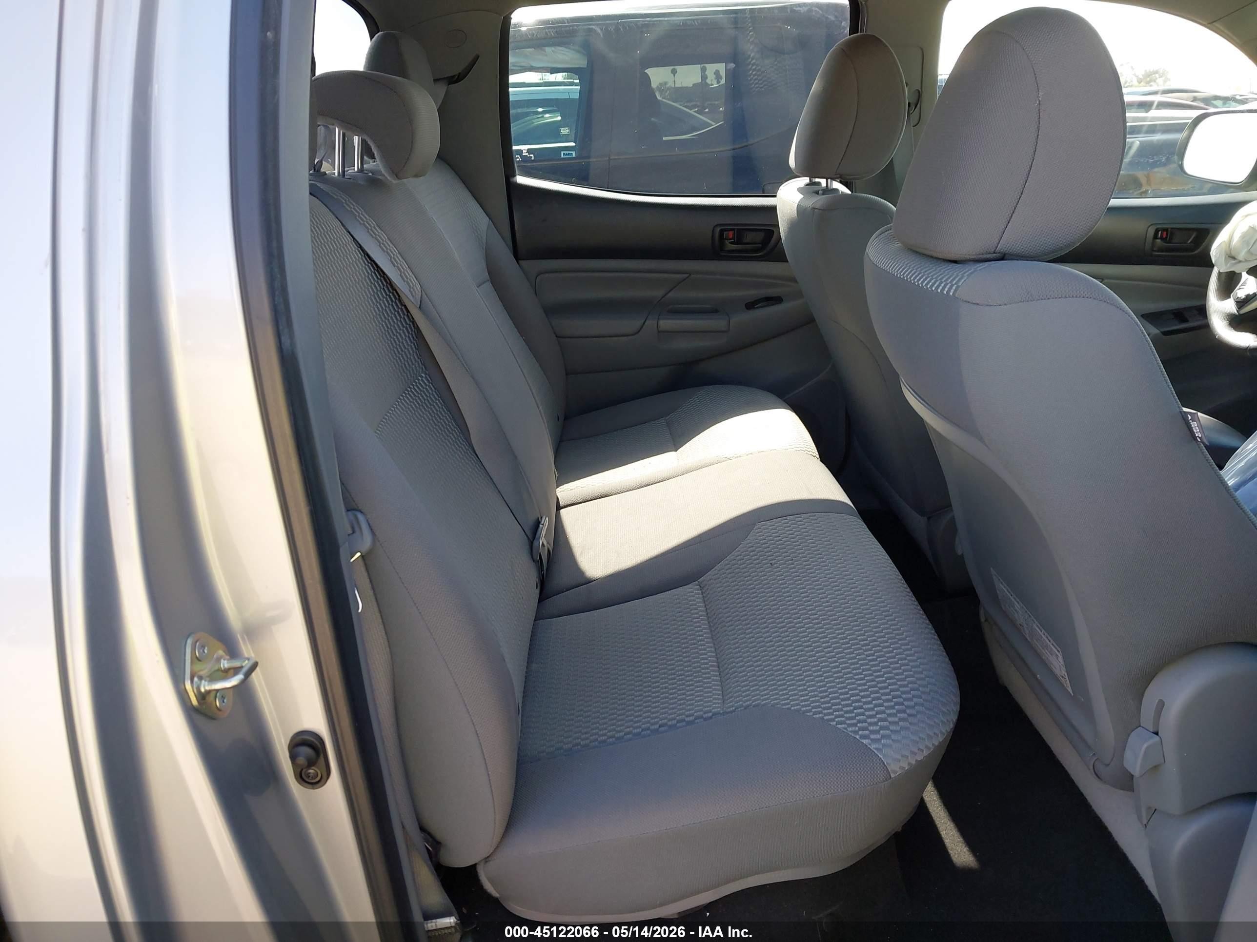 2014 Toyota Tacoma Prerunner Silver vin: 5TFJX4GN5EX036791