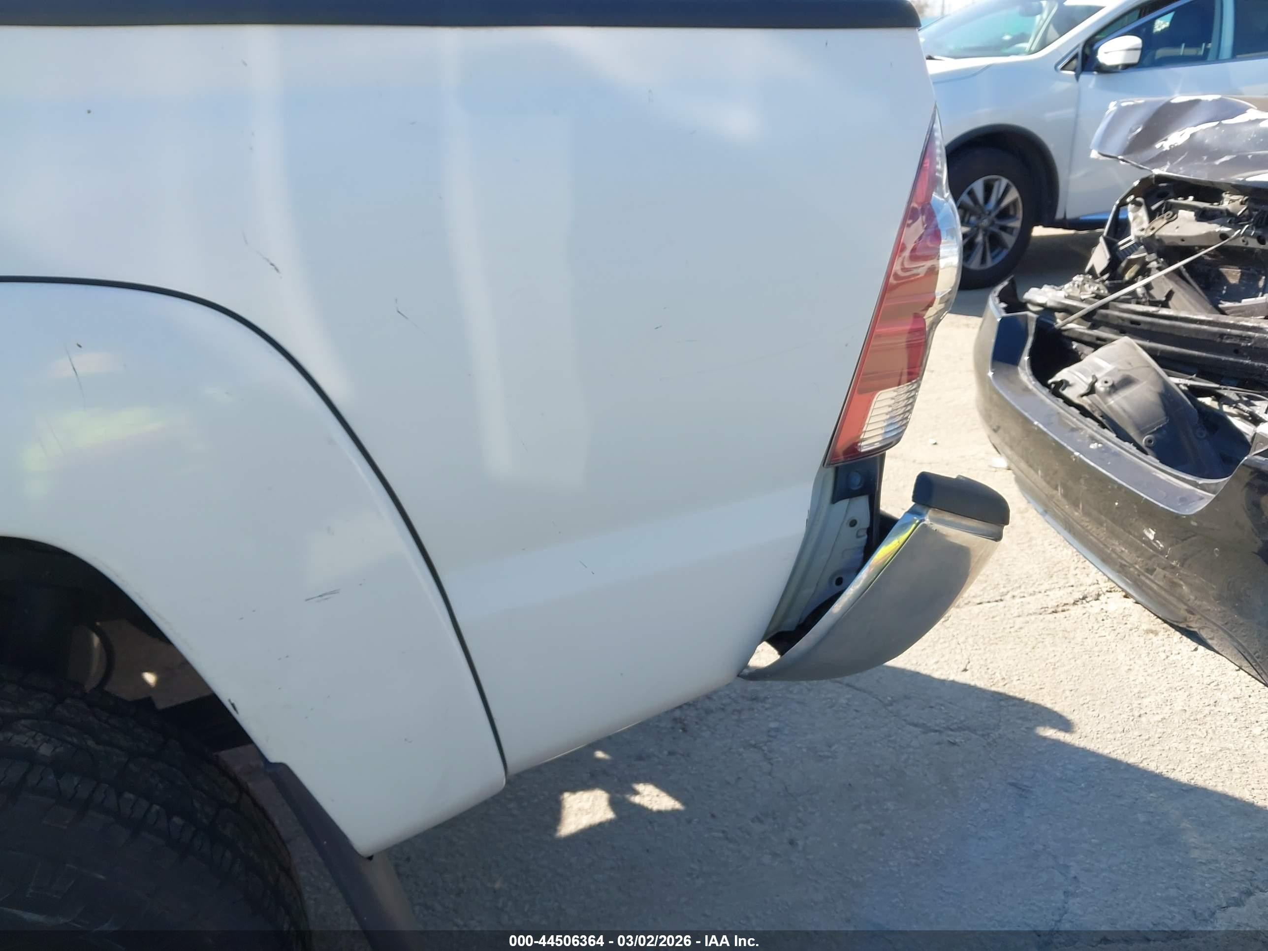 2011 Toyota Tacoma Prerunner White vin: 5TFJX4GN6BX005612